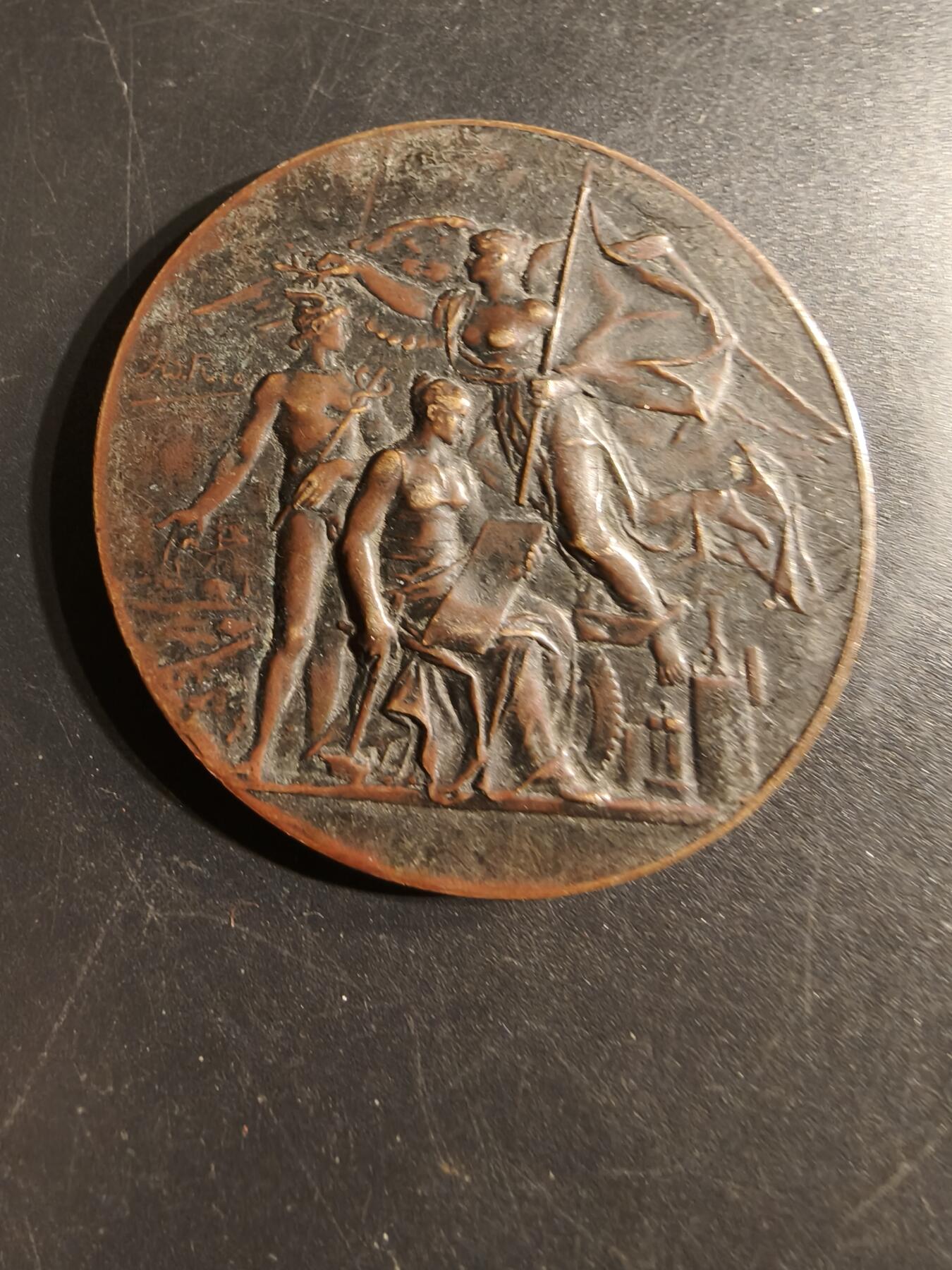 老王徽章第155期 法国地方艺术协会100周年大铜章     直径50mm.   重量56.7g