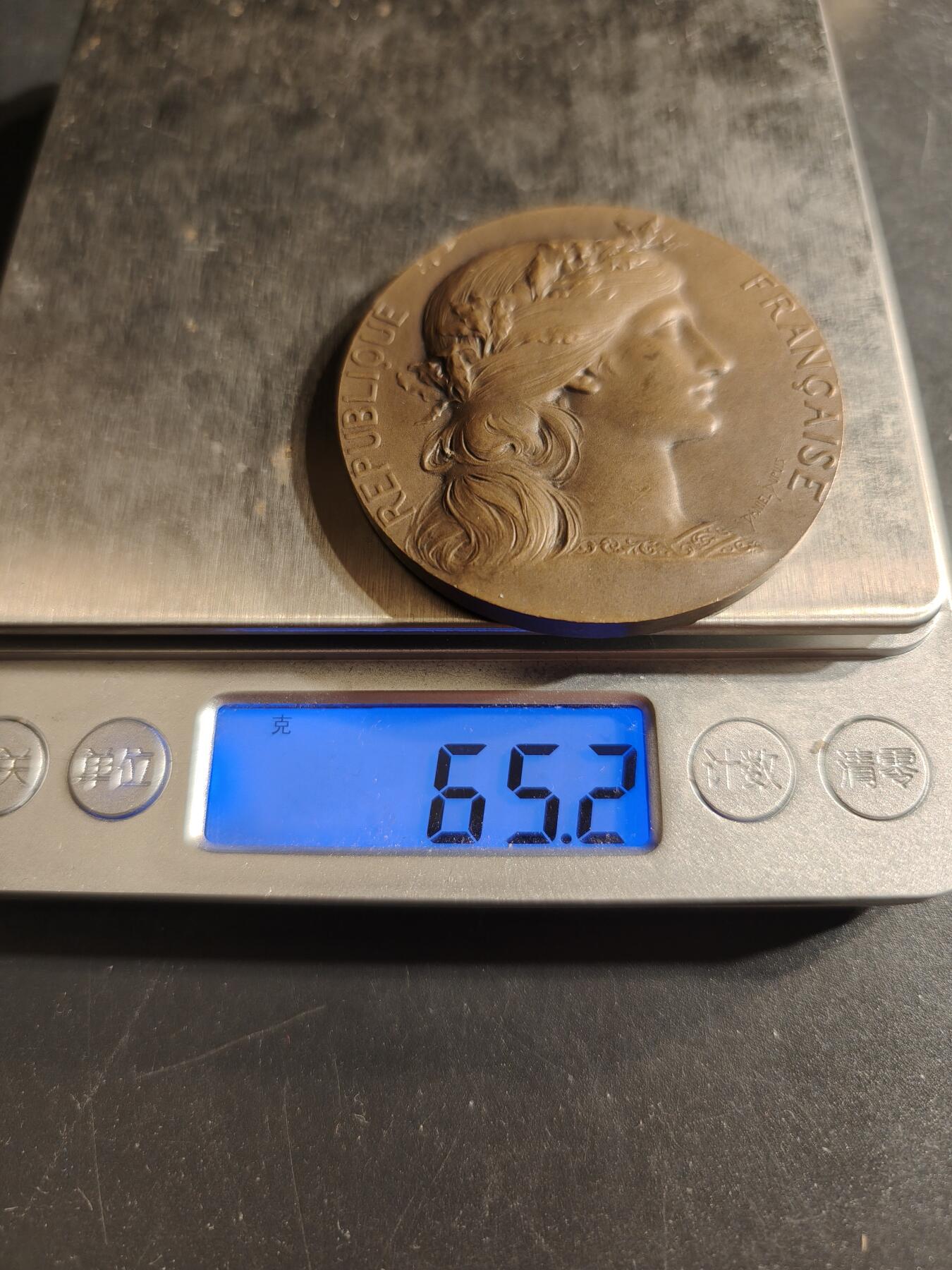 老王徽章第155期 法国战争部军事准备大铜章     名家Dupuis作品     直径50mm.   重量65.2g