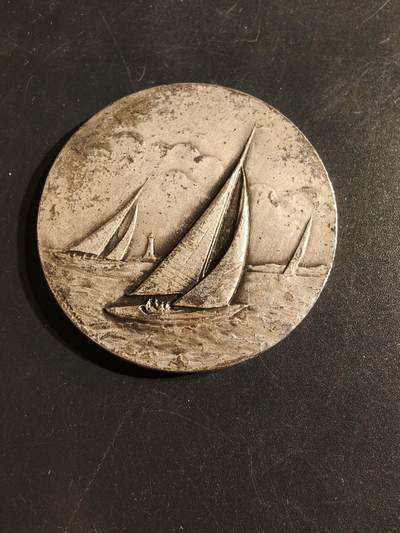 老王徽章第155期 - 法国帆船运动镀银大铜章    直径50mm.   重量58.8g