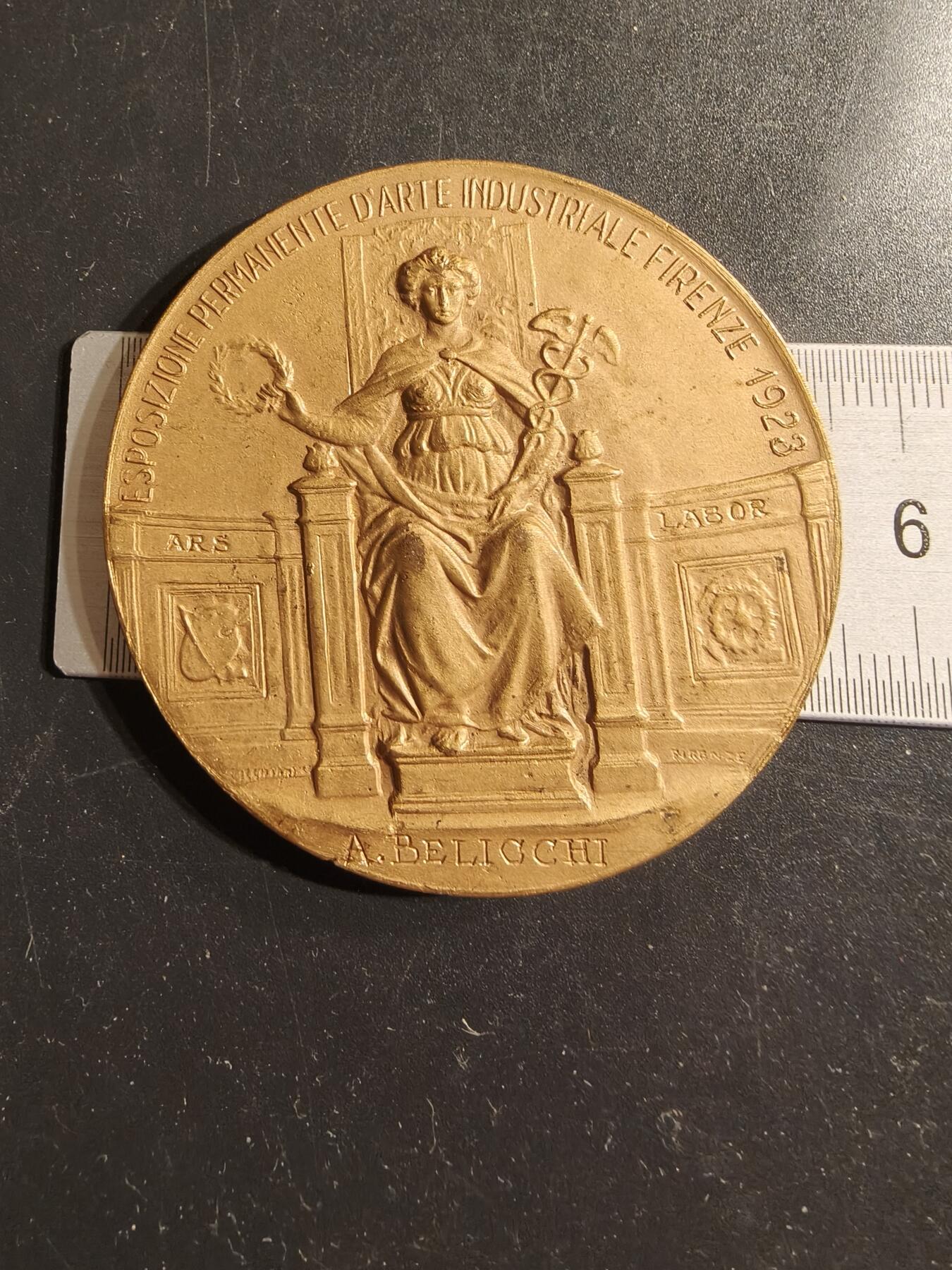 老王徽章第155期 意大利1923年佛罗伦萨国际工业艺术常设展览会大铜章    直径54mm.   重量46.4g