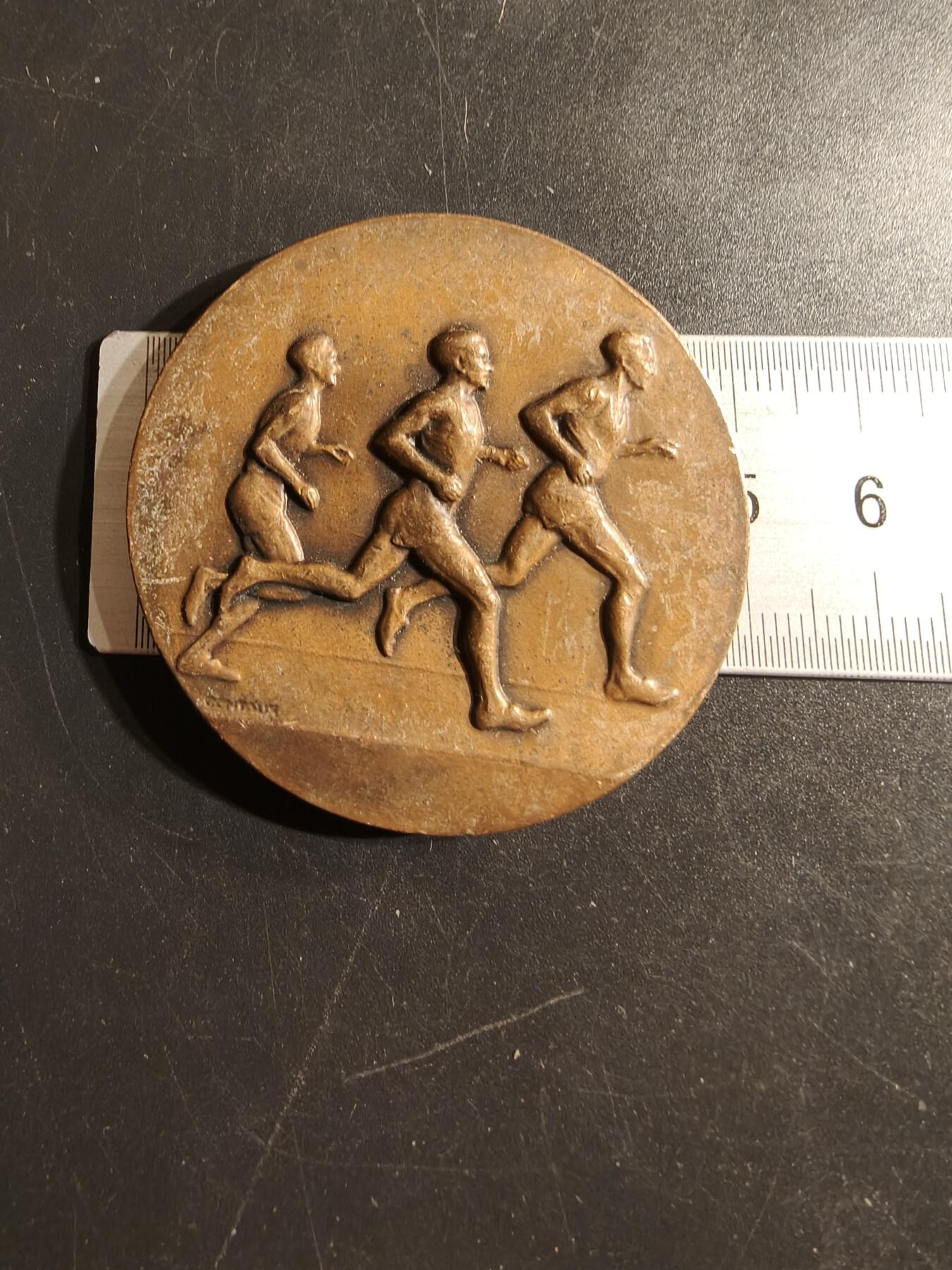 老王徽章第155期 法国田径运动大铜章    直径50mm.   重量60g