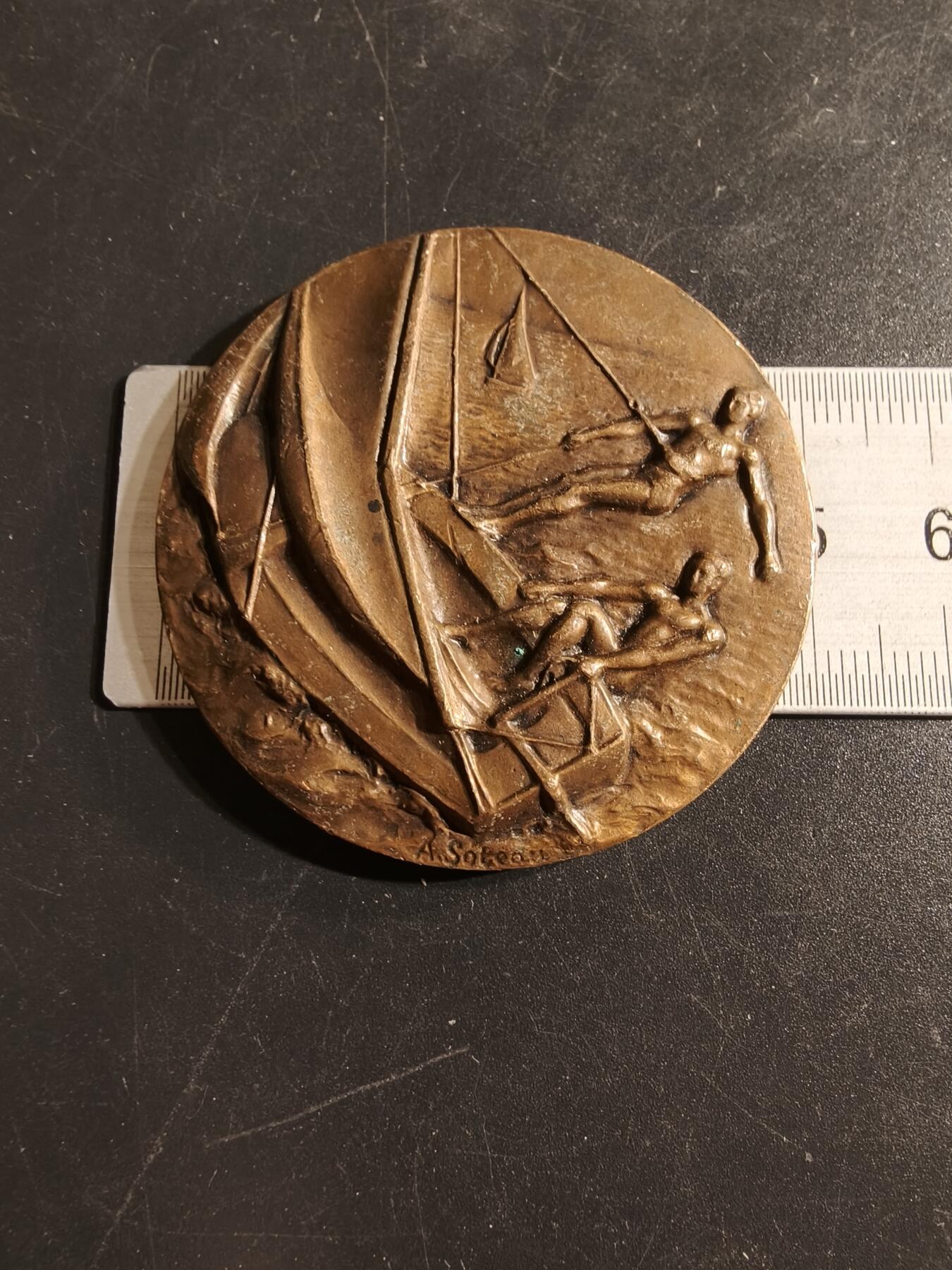 老王徽章第155期 法国帆船运动大铜章    直径50mm.  重量62.4g