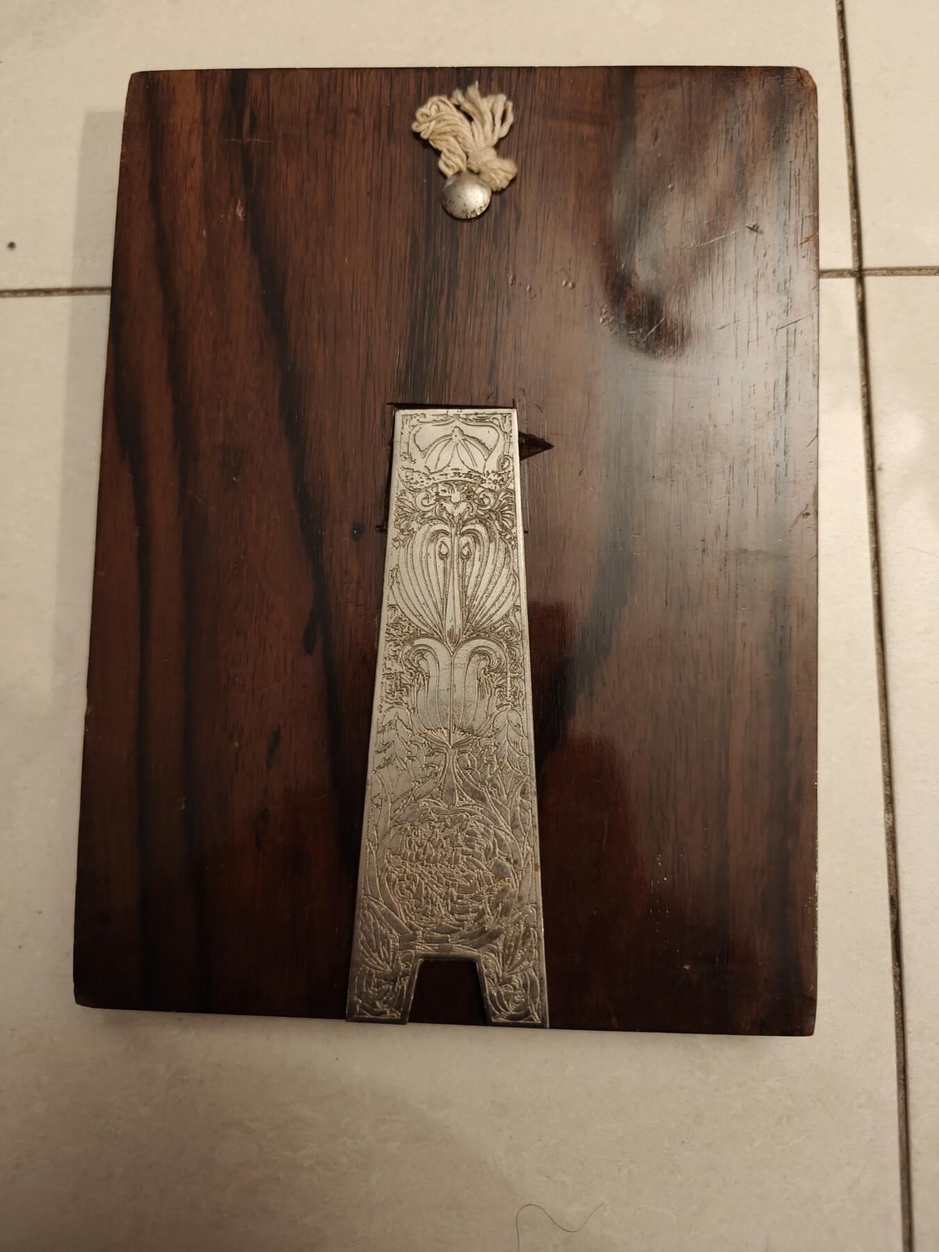 老王徽章第155期 印度尼西亚空军参谋长赠退役牌匾     尺寸25×15cm