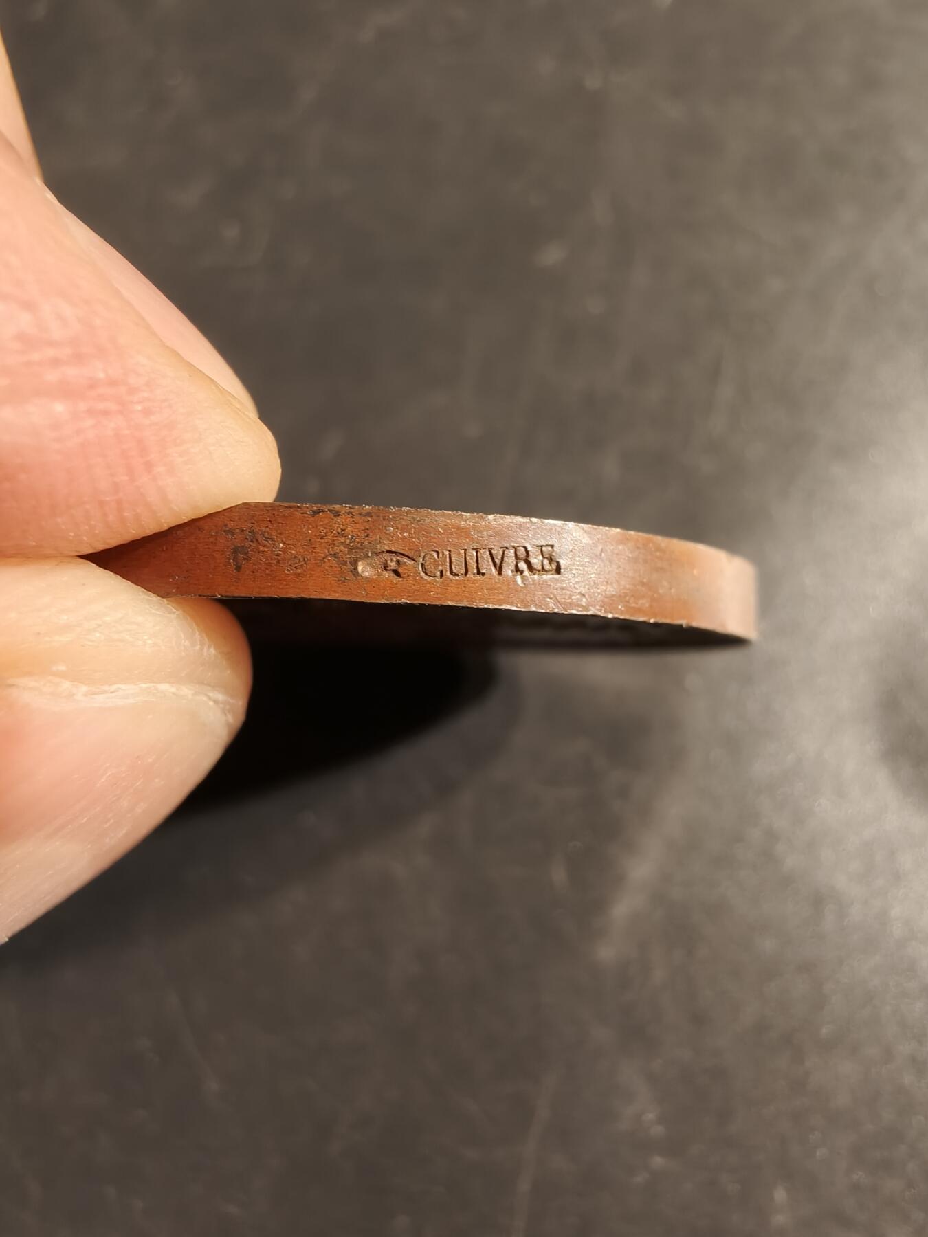 老王徽章第155期 法国燃气照明公司大铜章     手指Cuivre 铜标    直径37mm.   重量24g