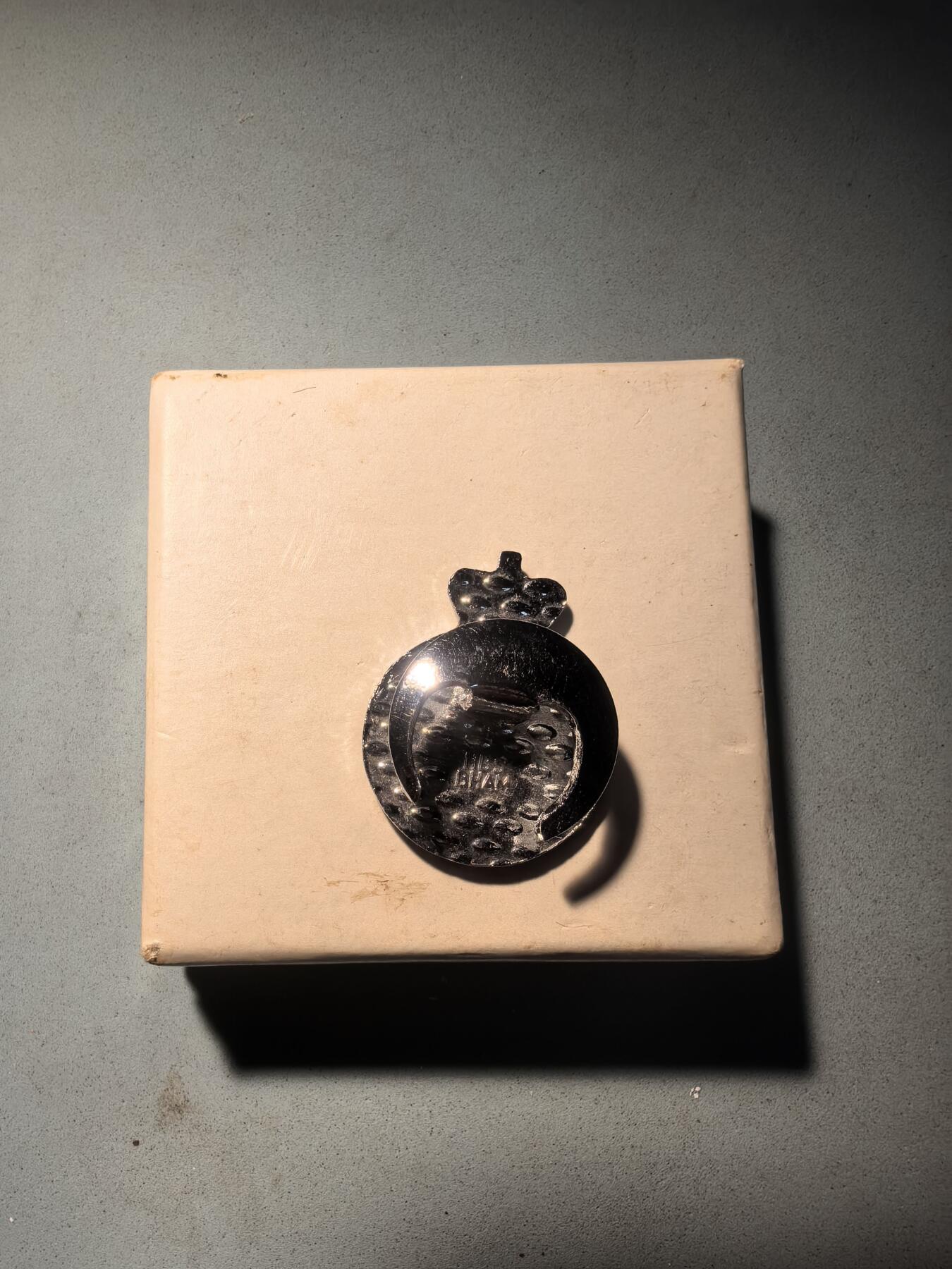 盛世勋华——号角文化勋章邮票专场拍卖第283期 英国皇家装甲部队（RAC）证章 原盒带出厂标签