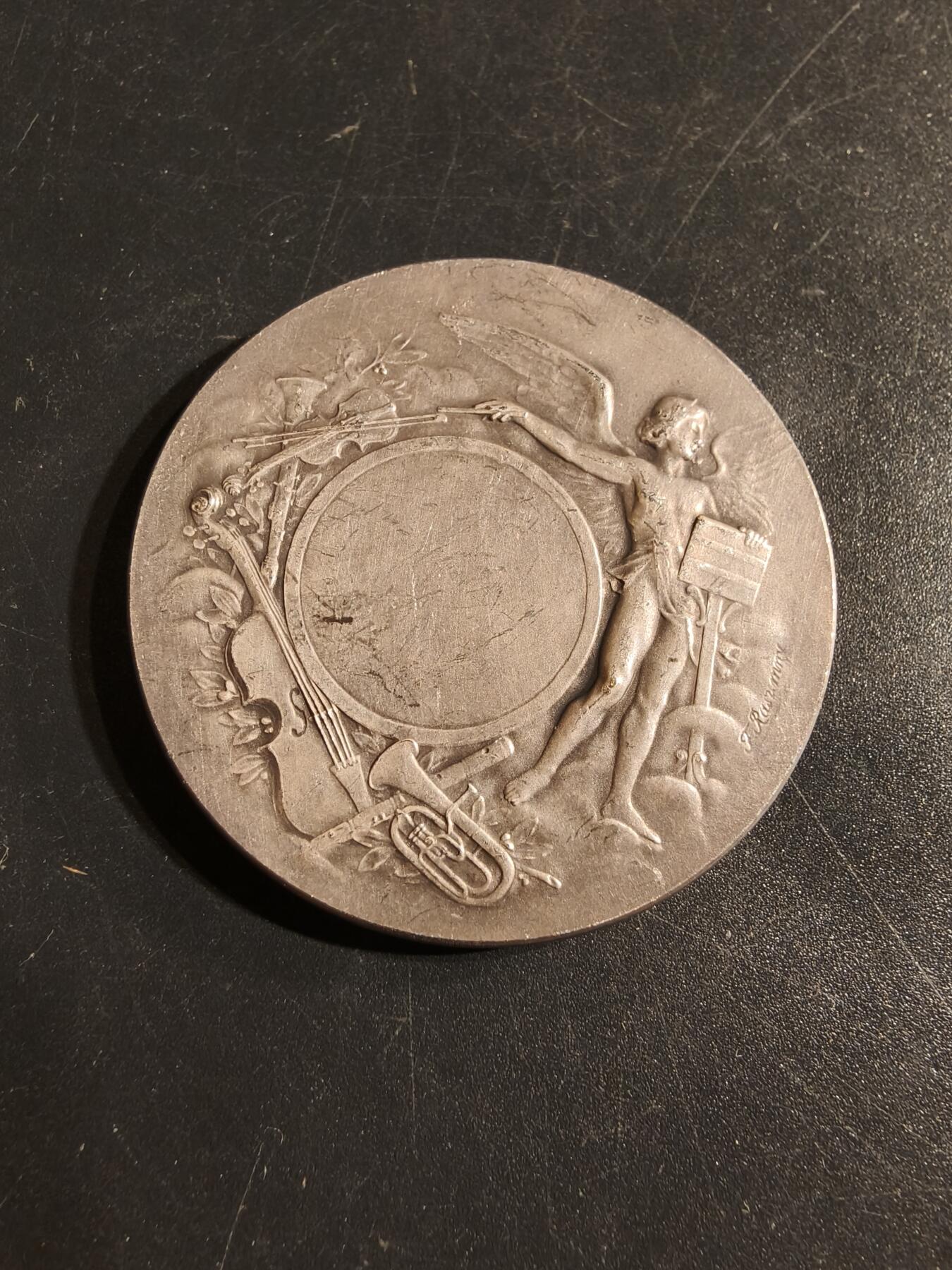 老王徽章第155期 法国音乐协会镀银大铜章    名家Rasumny 作品     直径40mm.   重量30.3g