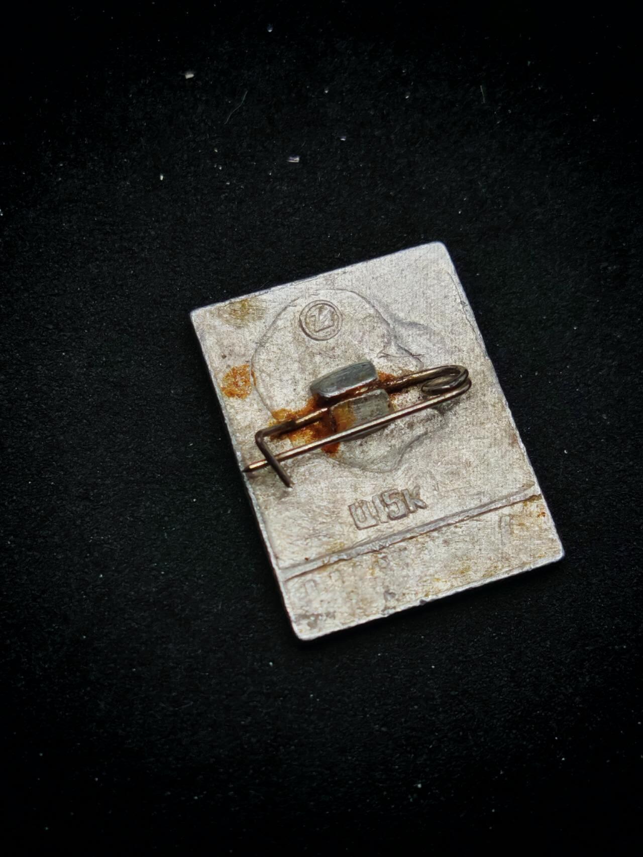 凯旋世界勋赏（第19期）（欢迎送拍）（对拍品有疑问请询问客服，不接受到手刀，出价默认拍品品相。请认真阅读拍卖规则！出价默认已认可！）（收到货请录制开箱视频，无视频概不处理问题。） 列宁像章2