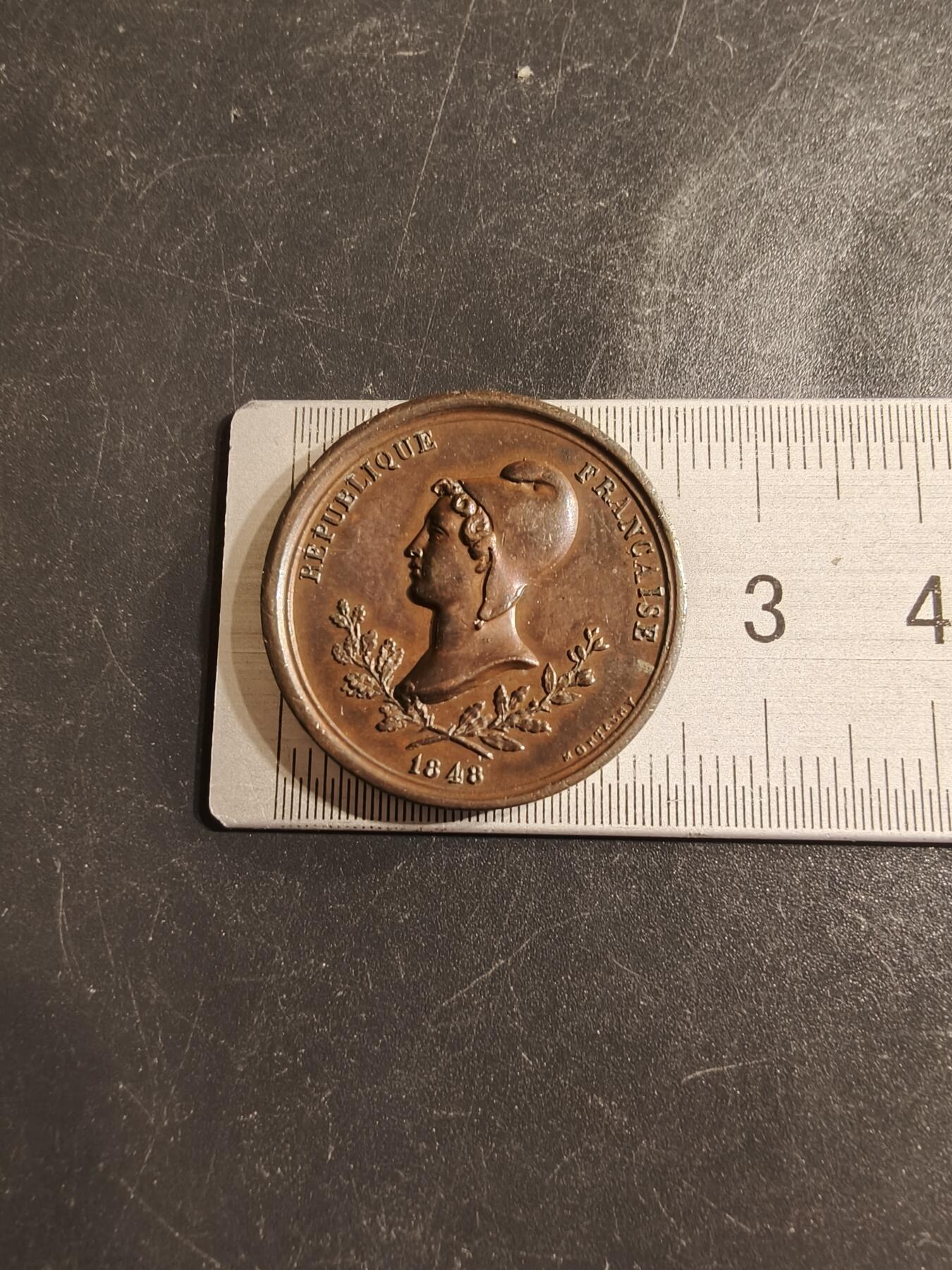 老王徽章第155期 法国凡尔赛历史博物馆大铜章1680-1857     直径25mm.   重量10.2g