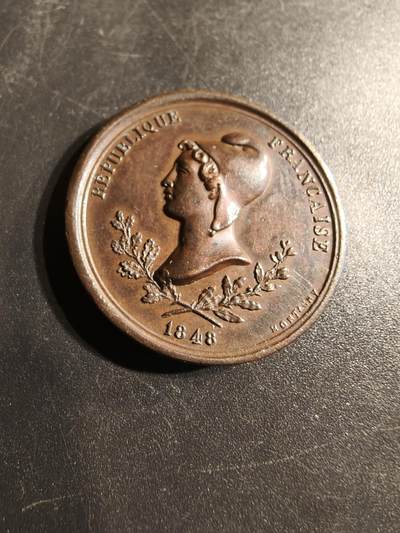 老王徽章第155期 - 法国凡尔赛历史博物馆大铜章1680-1857     直径25mm.   重量10.2g
