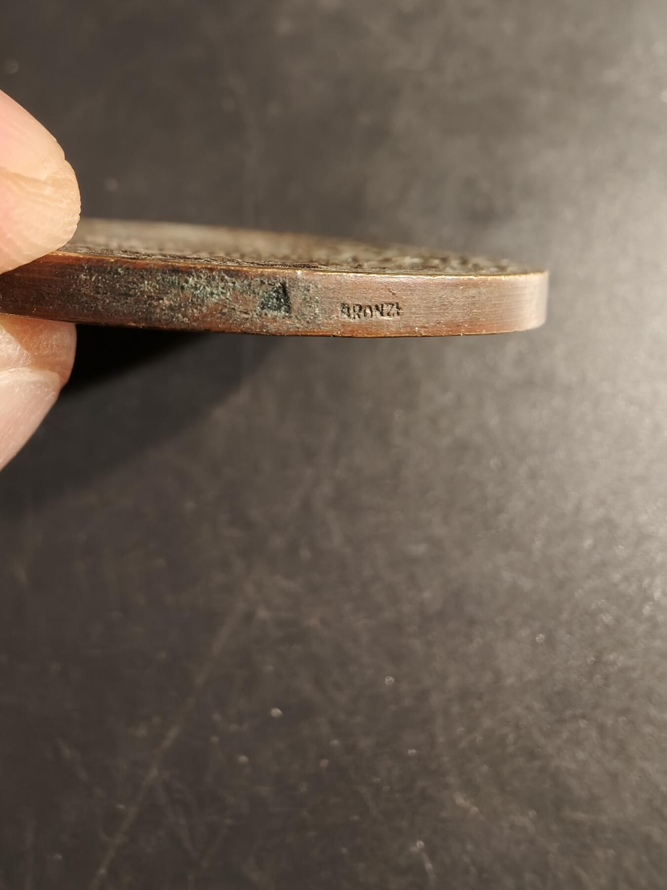 老王徽章第155期 法国地方艺术协会100周年大铜章     直径50mm.   重量56.7g