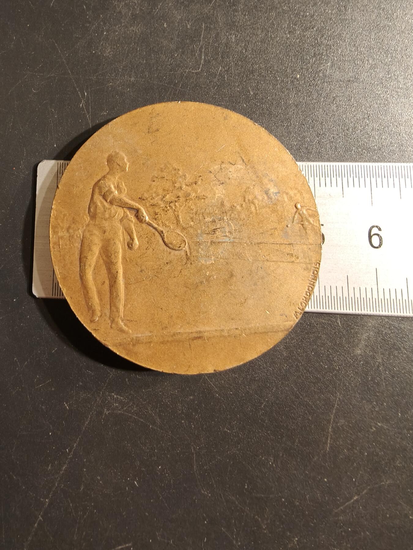 老王徽章第155期 法国网球运动镀金大铜章    直径50mm.   重量53.4g