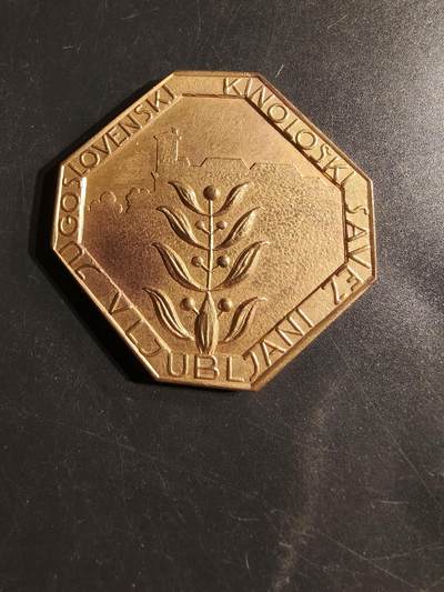 老王徽章第155期 - 南斯拉夫犬业联合会镀金大铜章    直径50mm.   重量49.7g