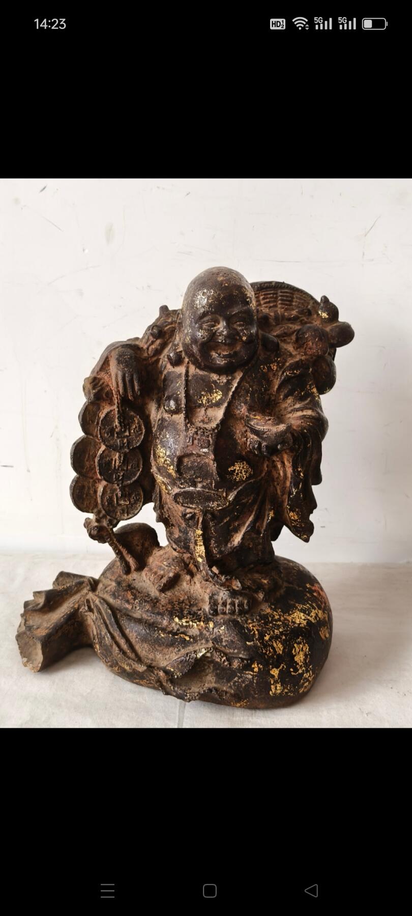 民国铁鎏金弥勒佛想，开脸慈祥，左手提钱串，右手端元宝，寓意甚好，可收藏