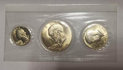 巨藏钱币第四期10月13号20点开拍 美国1976年25分50分1圆银币3枚原光原套4成银