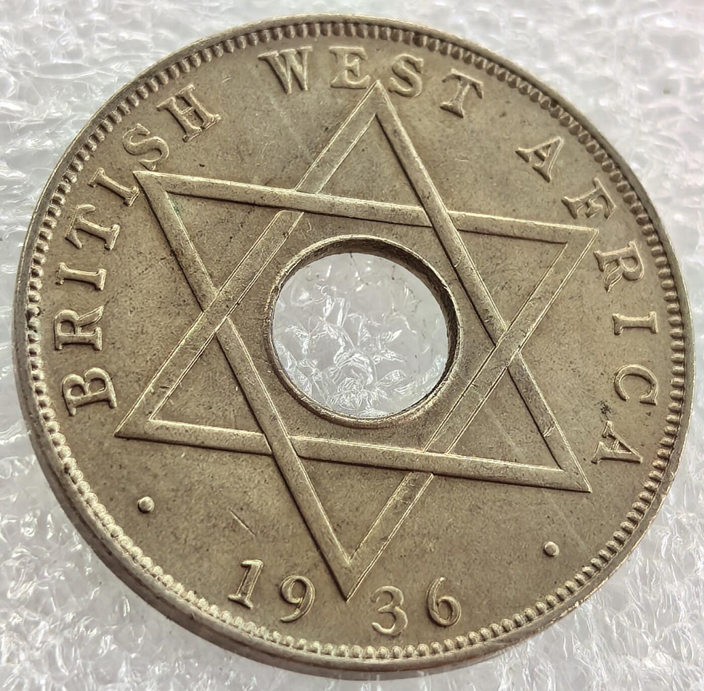 外国优质纪念币银币，周六晚上九点倒数截拍，满百包邮，可寄存半年，喜欢朋友微信扫描二维码可直接参拍 好品带光英属西非爱德华八世1936年1/2便士H版