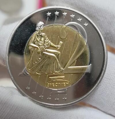 外国优质纪念币银币，周六晚上九点倒数截拍，满百包邮，可寄存半年，喜欢朋友微信扫描二维码可直接参拍 德国慕尼黑圣母主教堂2008年2E样币，厚版