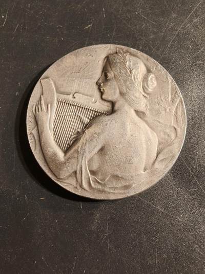 老王徽章第155期 - 法国音乐协会镀银大铜章    名家Rasumny 作品     直径40mm.   重量30.3g