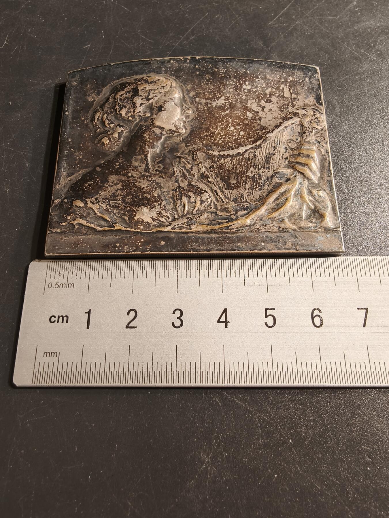 老王徽章第155期 比利时1913根特世博会镀银方形大铜章    尺寸55×65mm.   重量93.4g