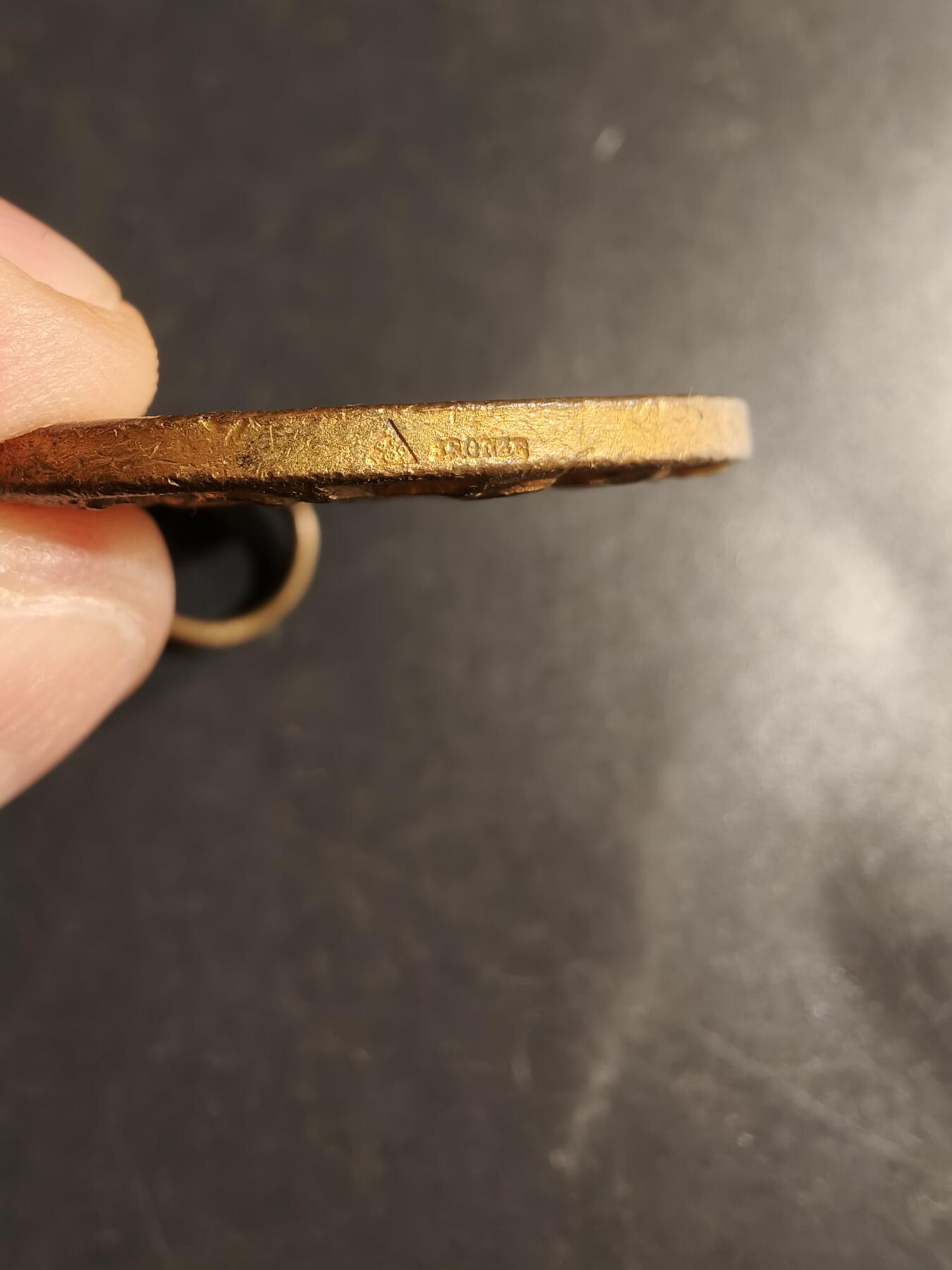 老王徽章第155期 法国体操和体育联合会镀金大尺寸奖章     直径46mm.   重量41.8g