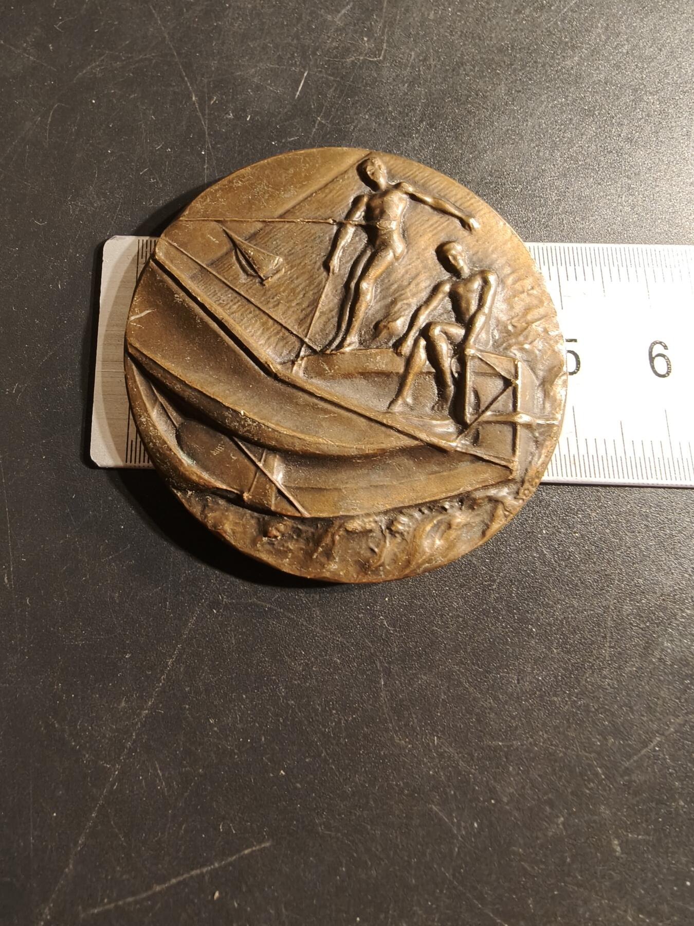 老王徽章第155期 法国帆船运动大铜章    直径50mm.  重量62.6g