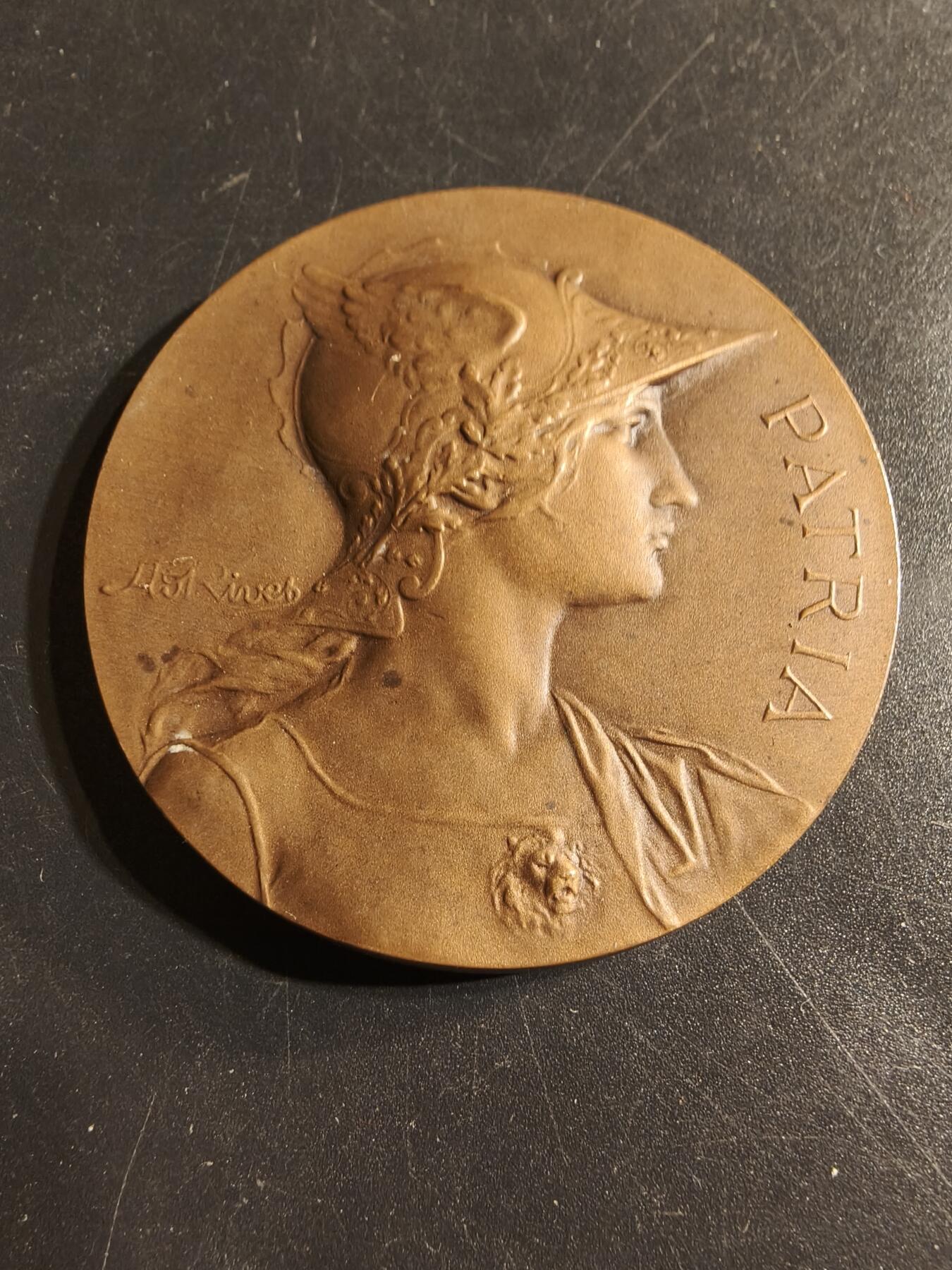 老王徽章第155期 法国战争中的士兵大铜章    名家Rivet作品    直径50mm.   重量66.7g