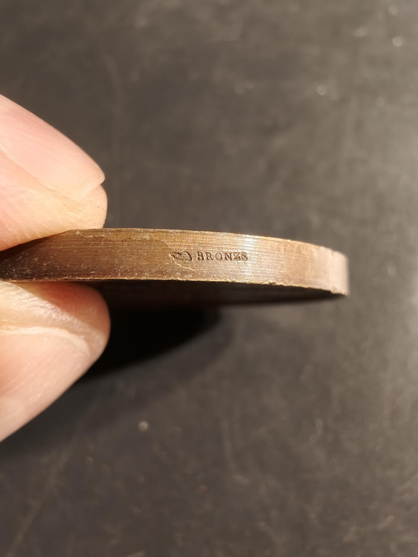 老王徽章第155期 法国19世纪上半期著名作家夏多布里昂大铜章    直径42mm.    重量33g