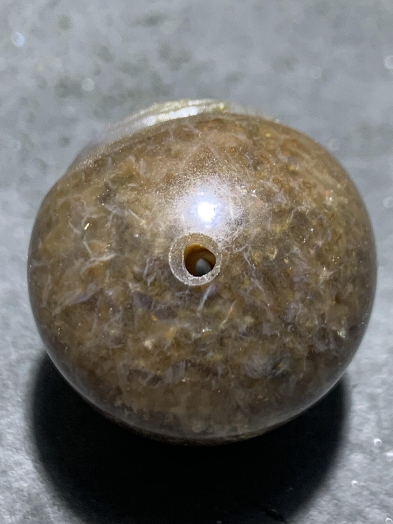 精美亚光冰飘糖心料战国红玛瑙手工巧雕富贵有余圆珠一个，