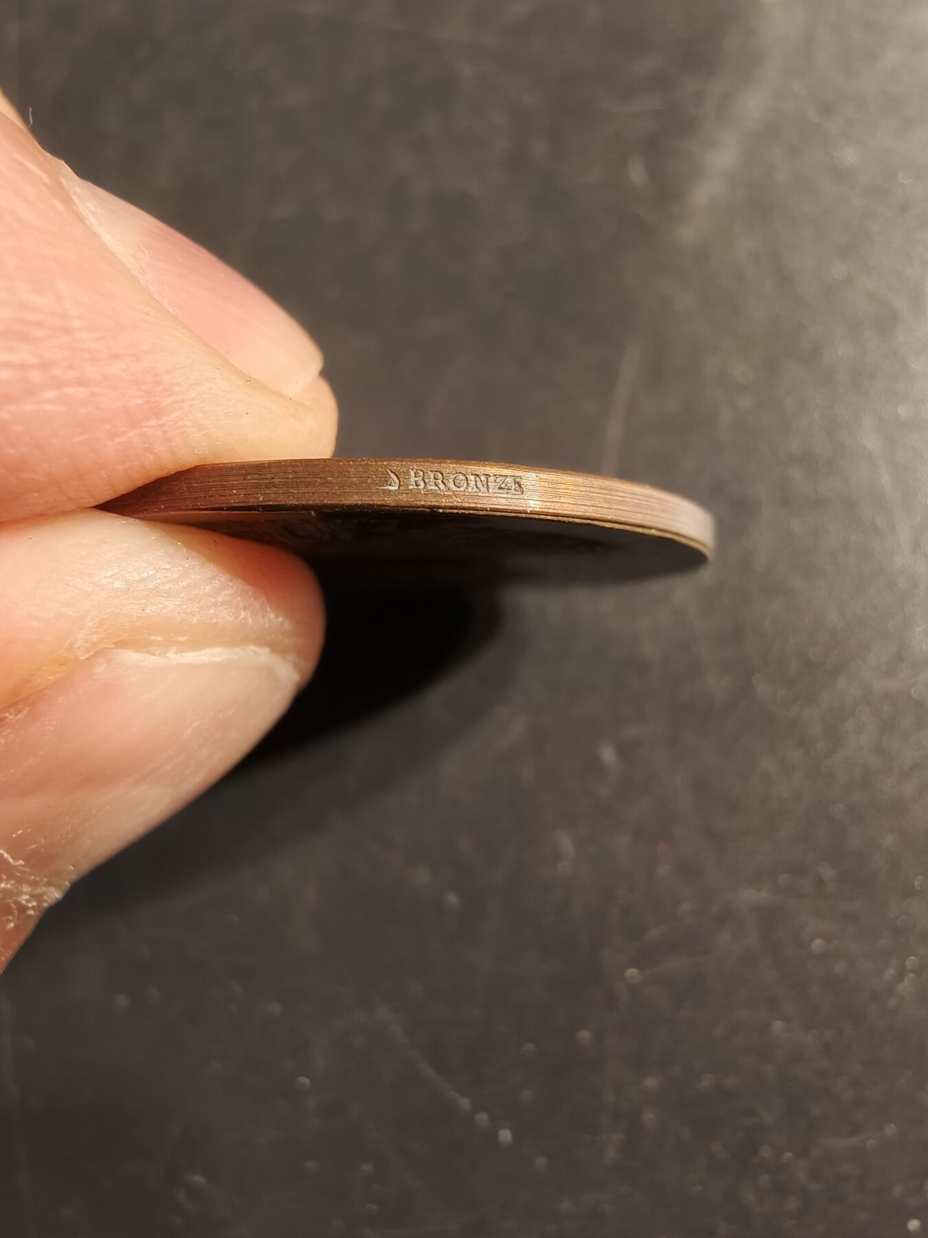 老王徽章第155期 法国1900巴黎世博会致谢宾客大铜章    直径29mm.   重量12.2g