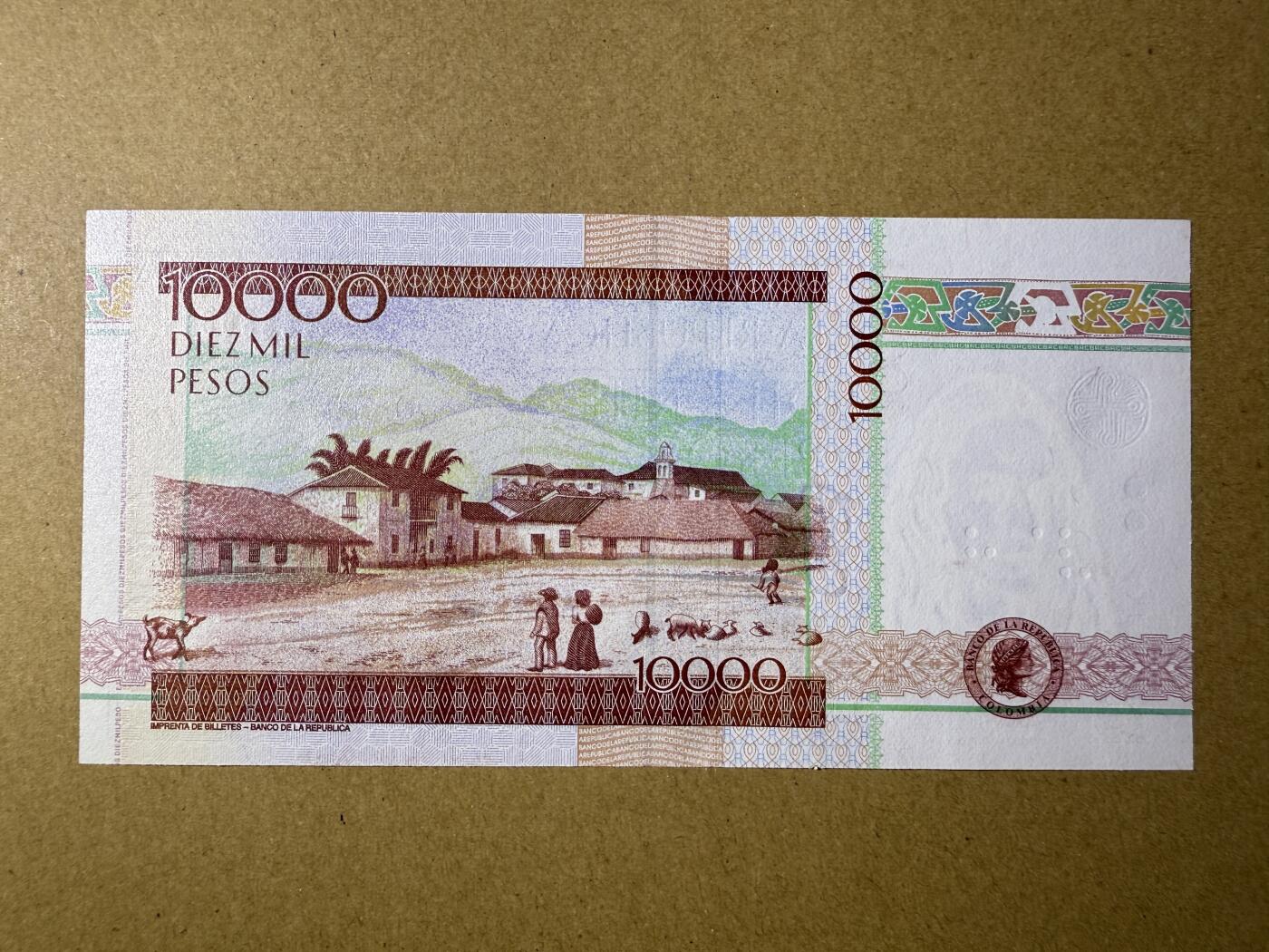 《艾美收藏》第215期-10.12周日外币畅拍 哥伦比亚10000比索 UNC 2012年 无47双尾