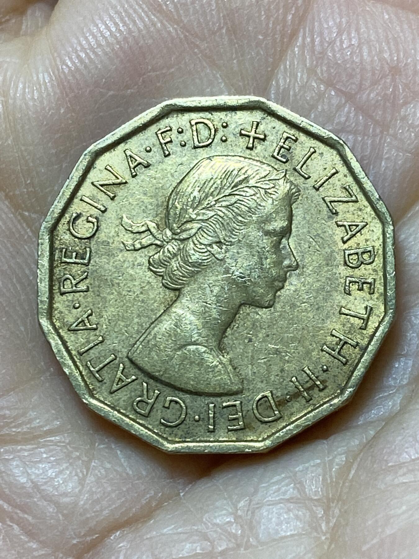 2025年第一百零八场(总第一百三十四场）外国好品散币(免佣金) 英国🇬🇧1965年3便士(伊丽莎白二世青年桂冠第二版)