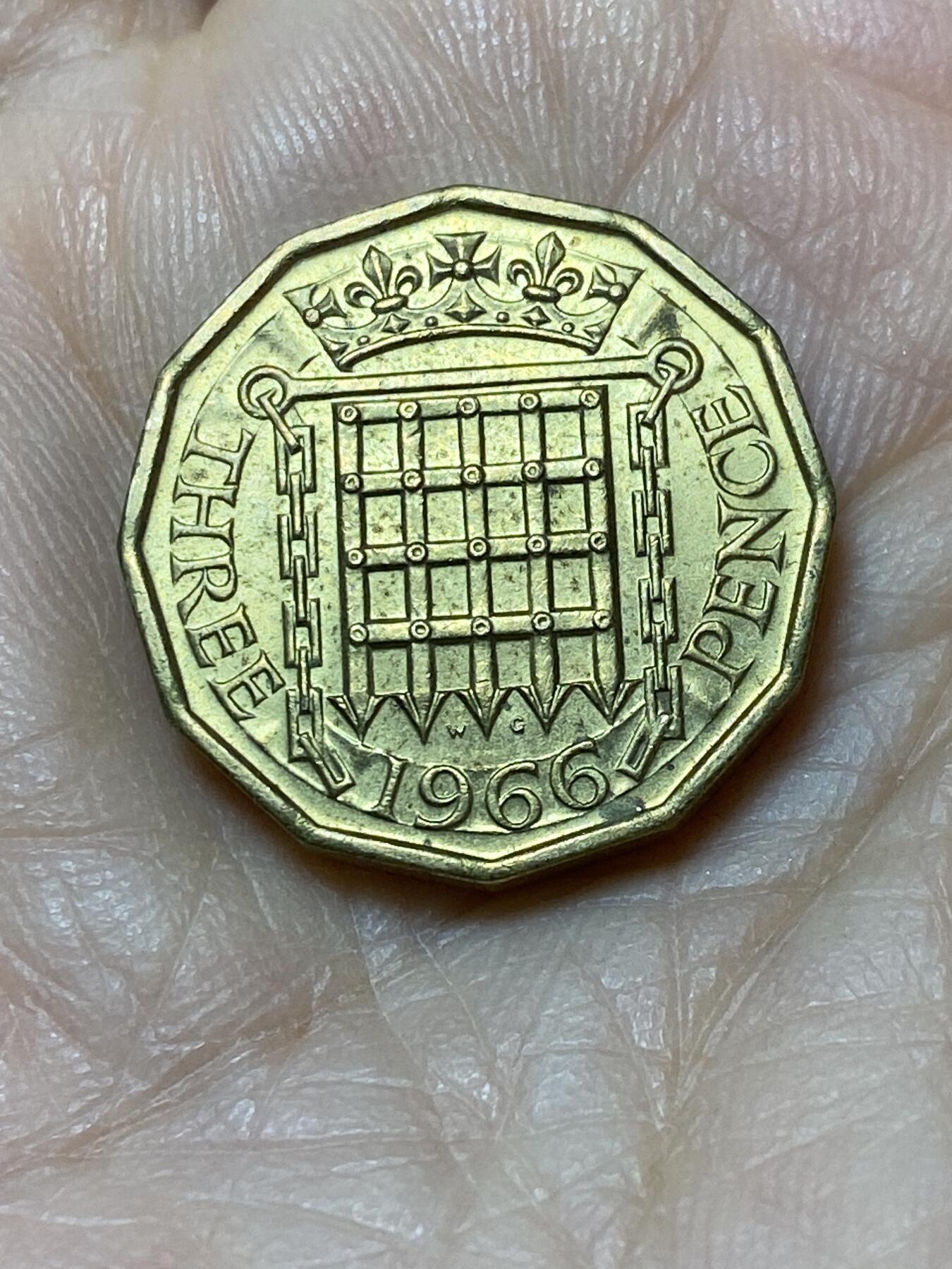 2025年第一百零八场(总第一百三十四场）外国好品散币(免佣金) 英国🇬🇧1966年3便士(伊丽莎白二世青年桂冠第二版)
