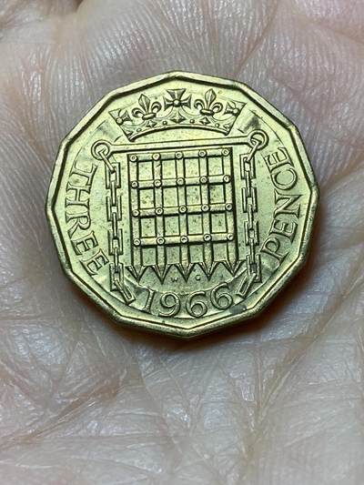 2025年第一百零八场(总第一百三十四场）外国好品散币(免佣金) - 英国🇬🇧1966年3便士(伊丽莎白二世青年桂冠第二版)