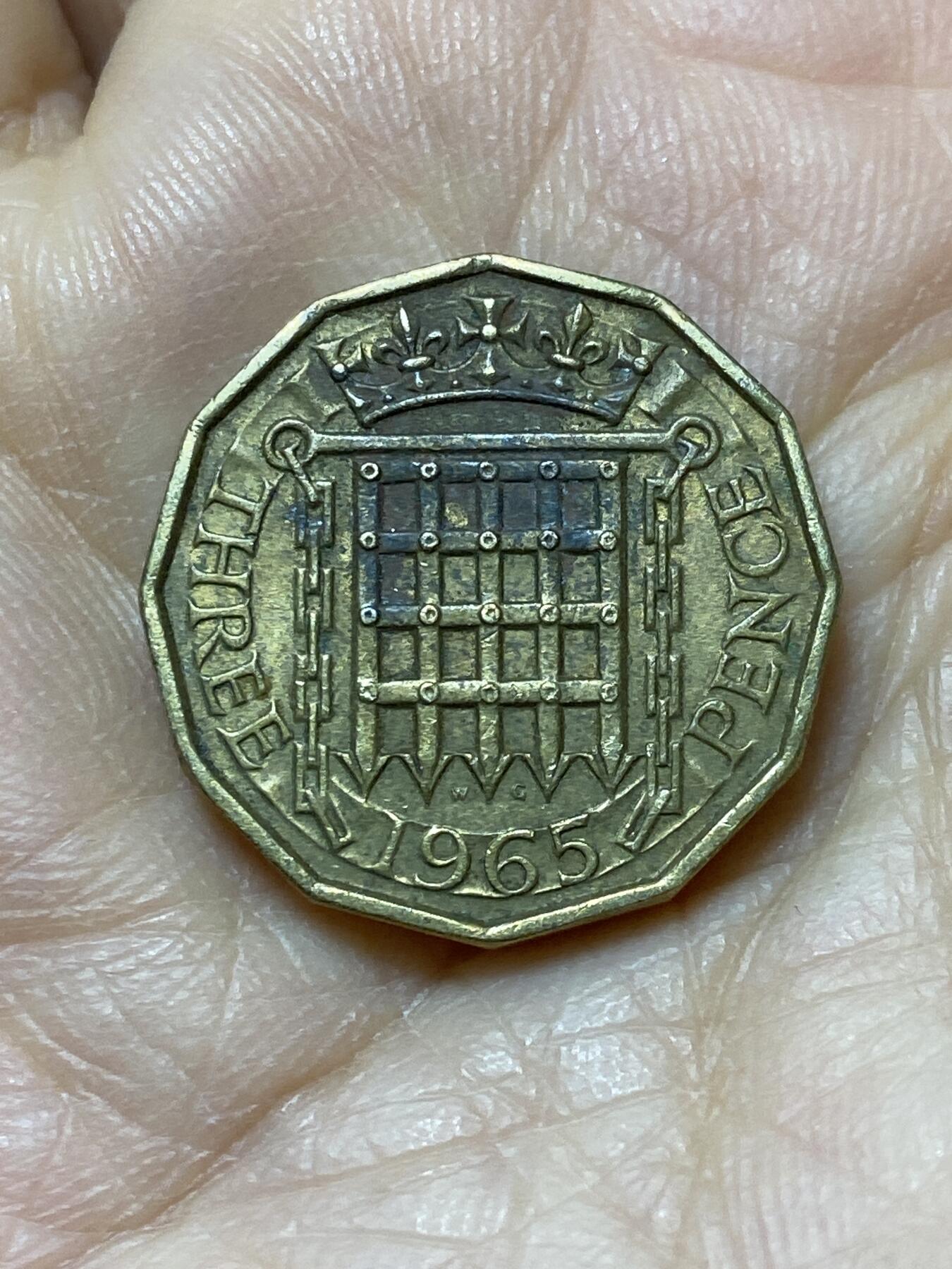 2025年第一百零八场(总第一百三十四场）外国好品散币(免佣金) 英国🇬🇧1965年3便士(伊丽莎白二世青年桂冠第二版)