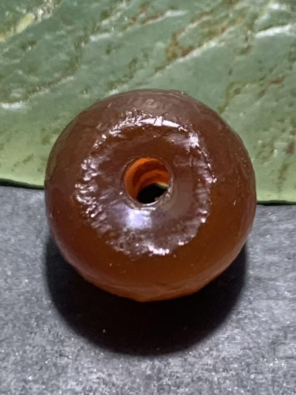 精美高玉化风化纹红白双色玛瑙老形桶珠一颗