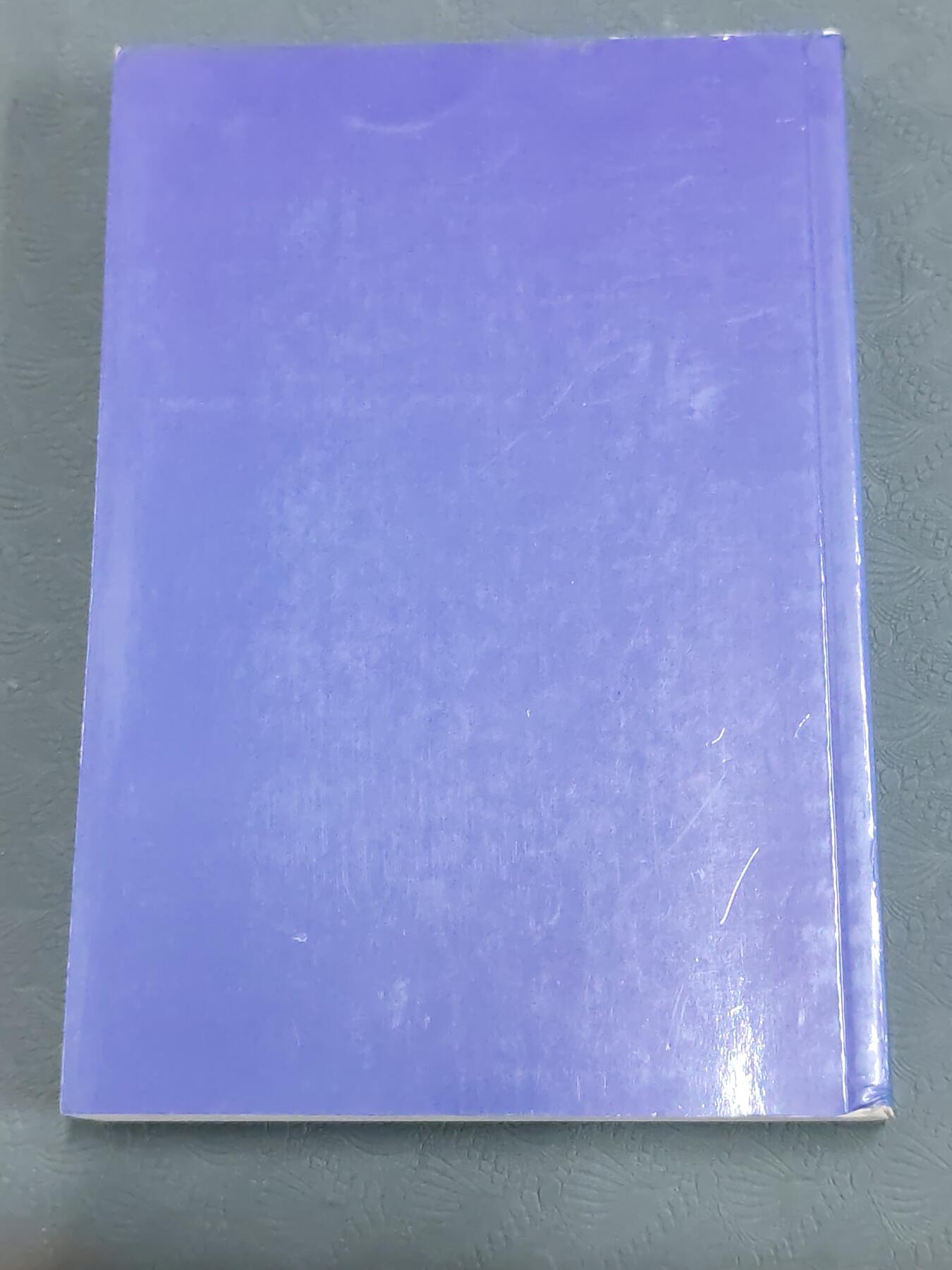 韵星假日拍卖第二十七期 -- Rimey Holidays Auction 27 泰国勋章图鉴与条理 皇家出版社 官方指导书之一 非常详细的介绍了勋章和如何佩戴 彩色带图示 玩泰章必备