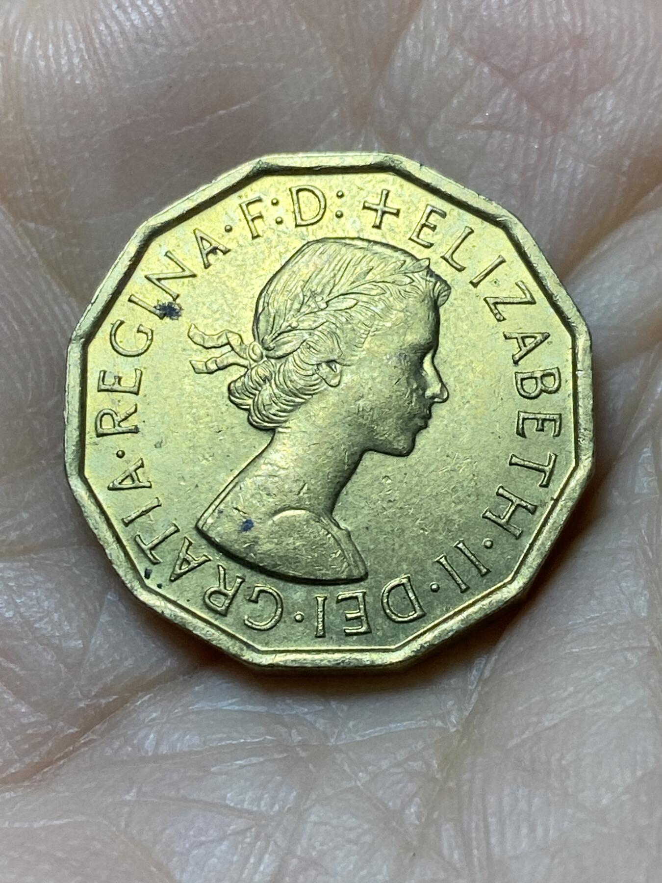 2025年第一百零八场(总第一百三十四场）外国好品散币(免佣金) 英国🇬🇧1966年3便士(伊丽莎白二世青年桂冠第二版)