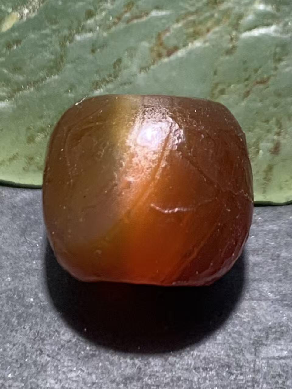 精美高玉化风化纹红白双色玛瑙老形桶珠一颗