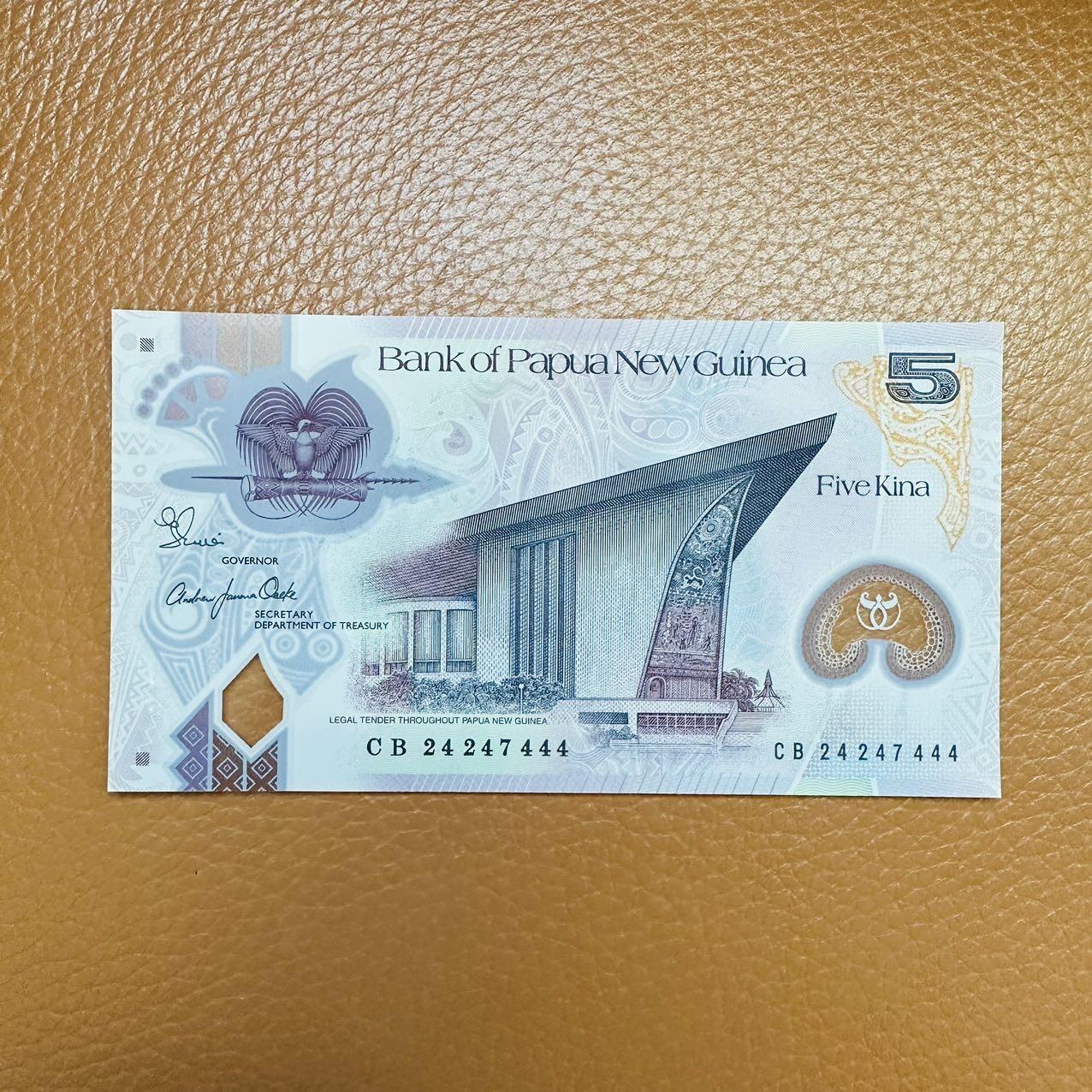 🇵🇬2525$ $巴新2025年5基纳新签名和墨西哥2023年50比索，新日期 巴新2024/2025年5基纳塑料钞，新签名Genia—Oaeke，豹子号444，CA24 247444