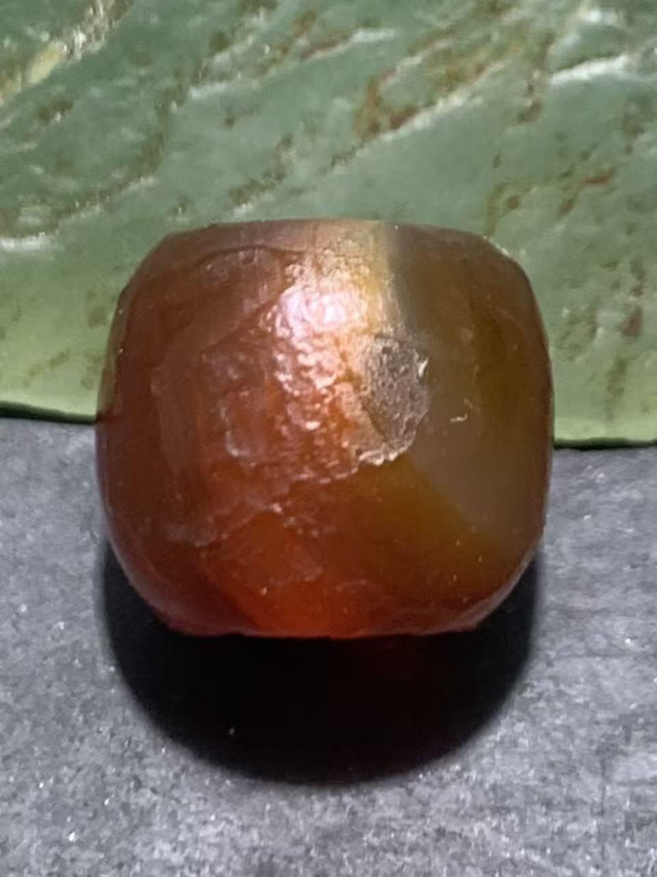 精美高玉化风化纹红白双色玛瑙老形桶珠一颗