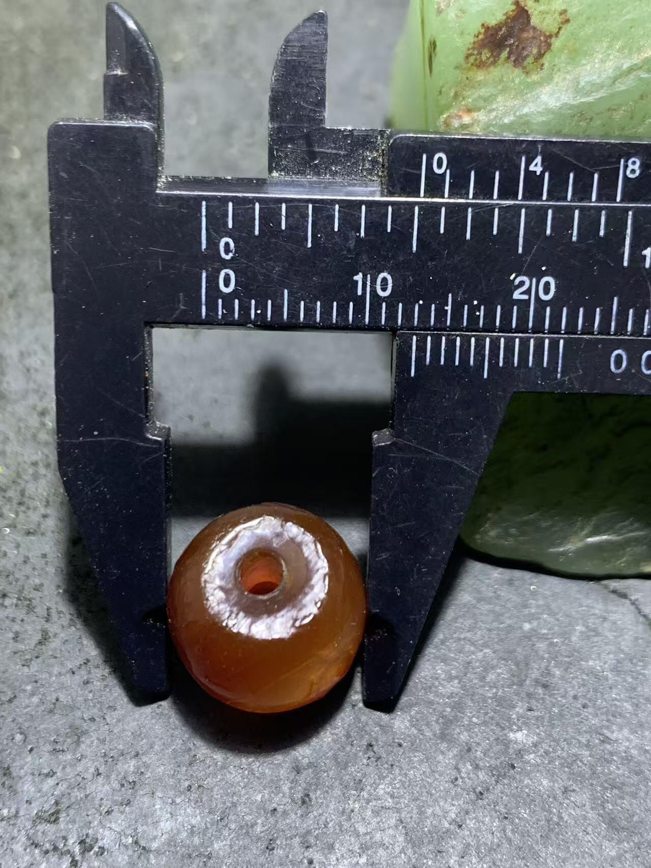 精美高玉化风化纹红白双色玛瑙老形桶珠一颗