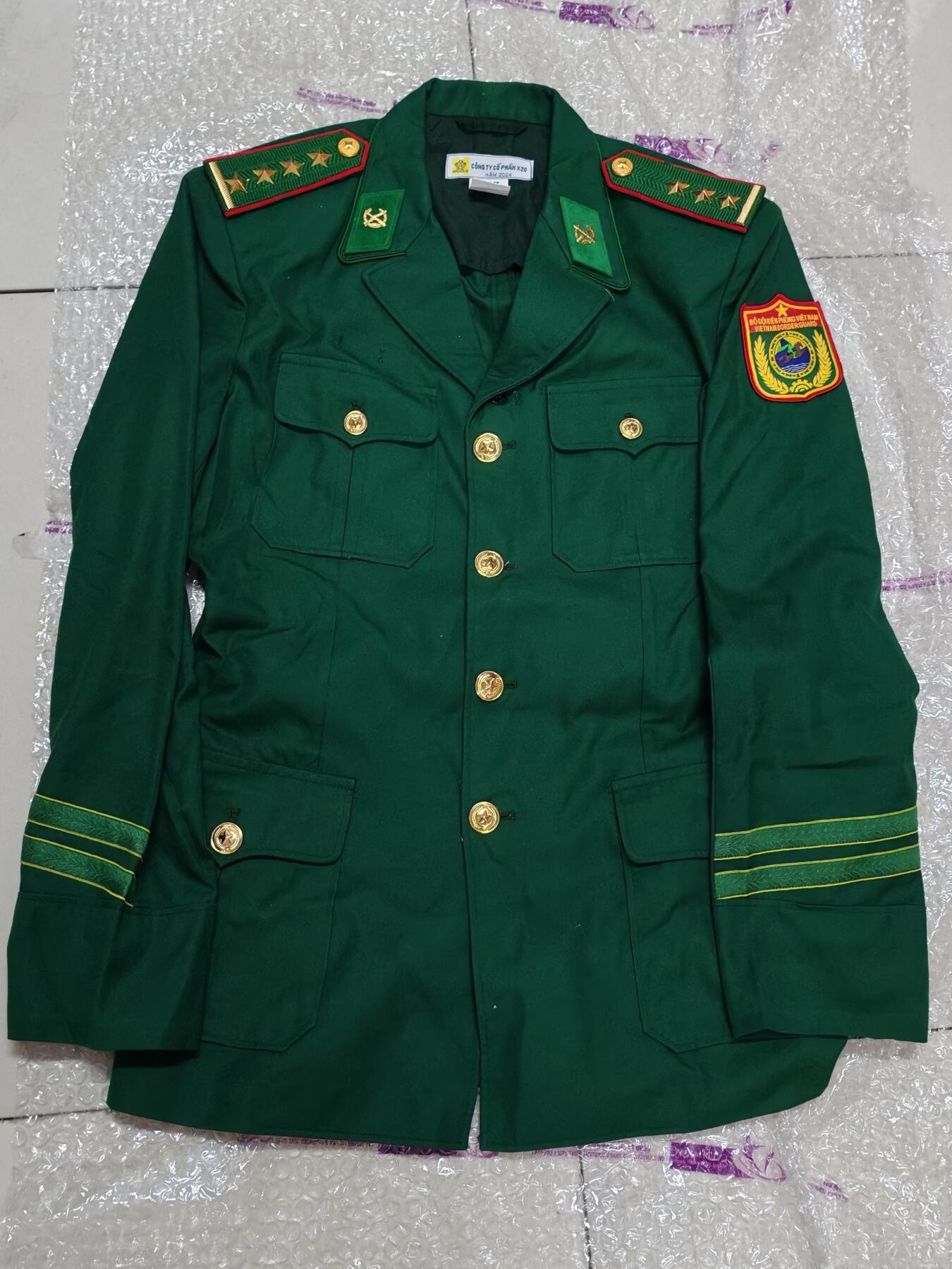韵星假日拍卖第二十七期 -- Rimey Holidays Auction 27 越南社会主义共和国边防军大全套 大尉军衔 配饰齐全带衬衫和领带 非常少见的军种 很稀有 因地理政治位置特殊 故该军种也为高风险类