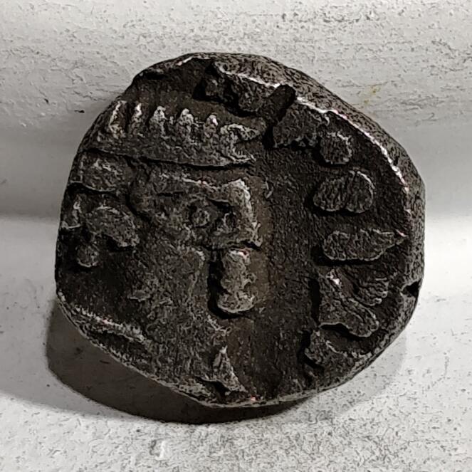 希腊罗马丝路打制币化石【中外钱币放漏】专场！陆小鱼的钱币仓，限时拍卖第080场 塞克王朝国王头像银币2.03g