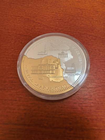 长老汇蛇年精选第六十场拍卖 - 2007德国萨尔回归50周年纪念金银章，24.7克999银999金，2007枚，带证书