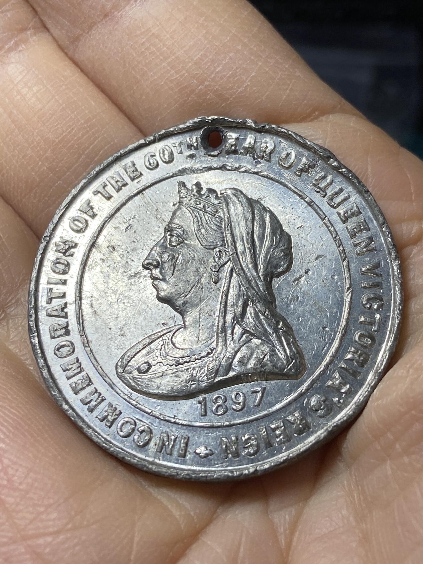 2025年第一百零八场(总第一百三十四场）外国好品散币(免佣金) 英国🇬🇧1897年纪念章，直径38毫米,厚2毫米，重17.90克(维多利亚女王登基60周年钻石禧纪念章)