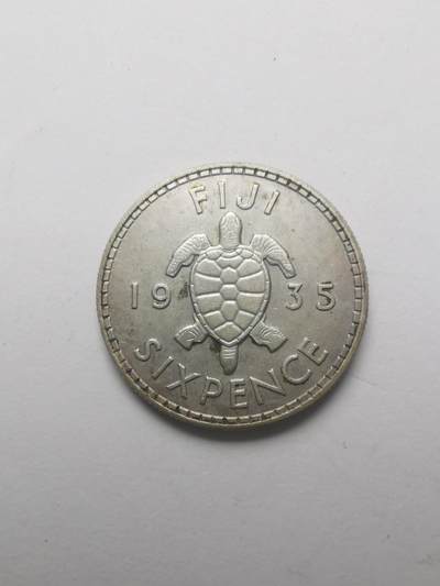巨藏钱币第四期10月13号20点开拍 - 英属斐济1935年6便士银币2.9克乔治五世