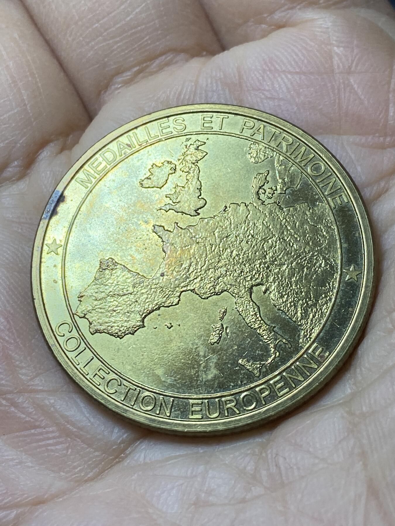 2025年第一百零八场(总第一百三十四场）外国好品散币(免佣金) 法国🇫🇷纪念章，直径35.2毫米，厚2.4毫米，重19.7克(欧洲遗产系列纪念章，法国阿维尼翁桥纪念章)