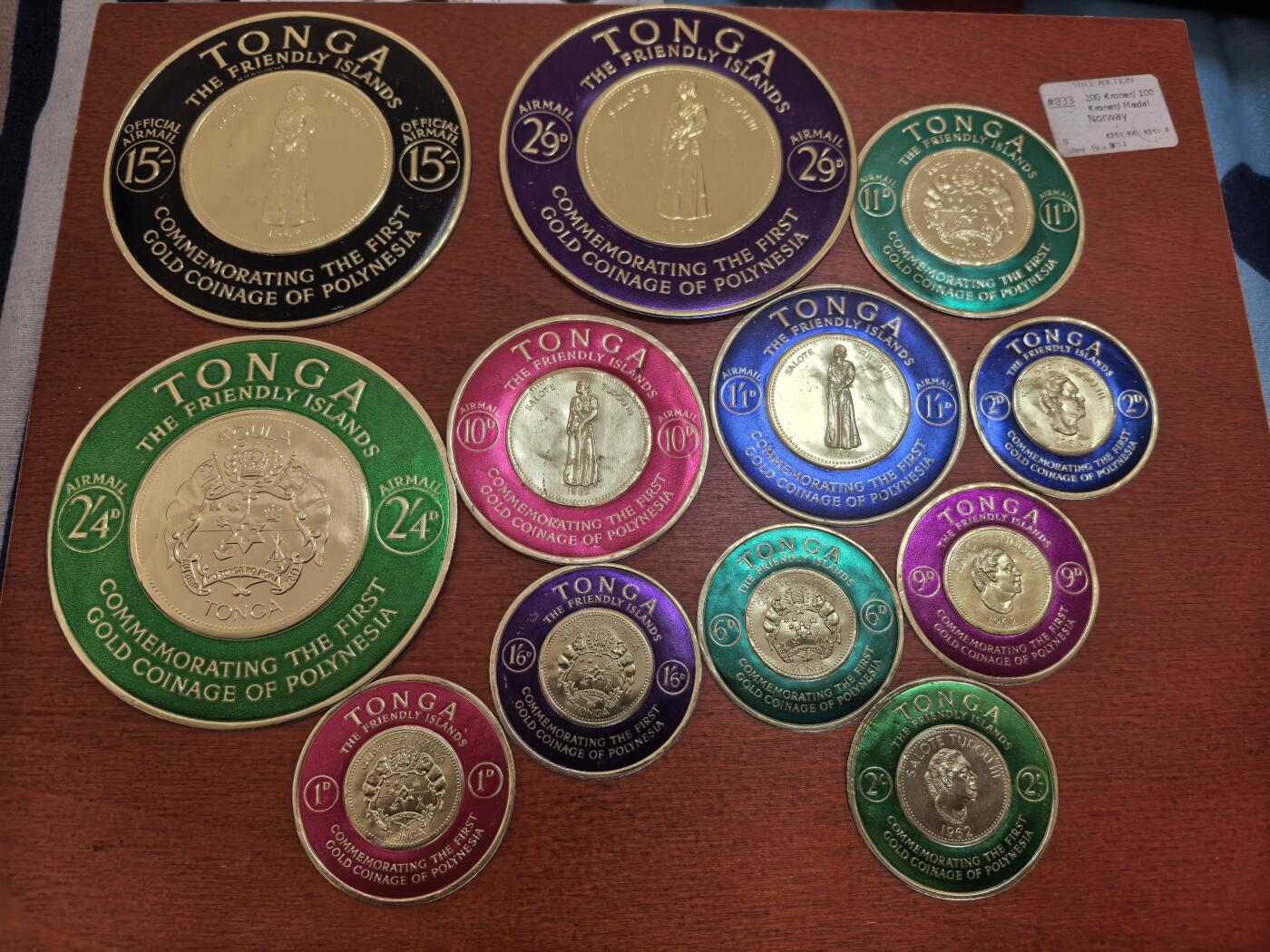 长老汇蛇年精选第六十场拍卖 1963世界上最美的邮票之一汤加镀金彩色圆形邮票一套12枚，纪念波利尼西亚首次发行金币，全新