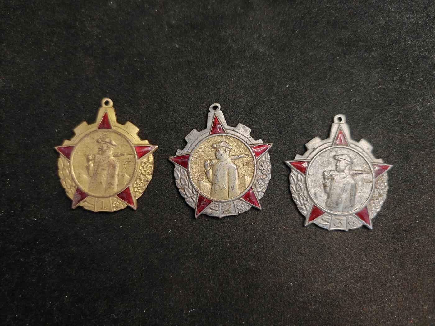 朝鲜矿业章一套