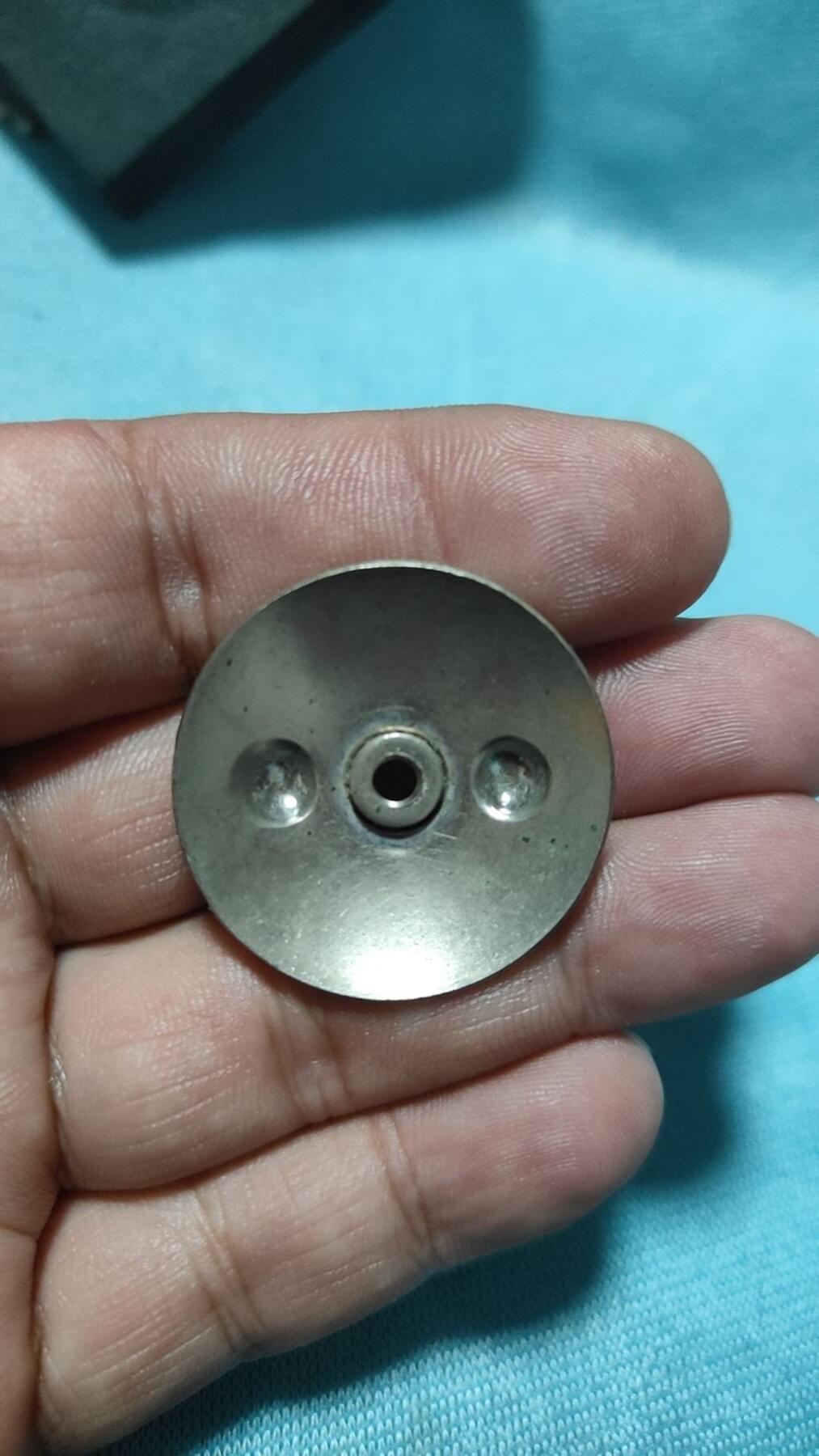 朝鲜三级国旗勋章（银质）珐琅完整，全品。