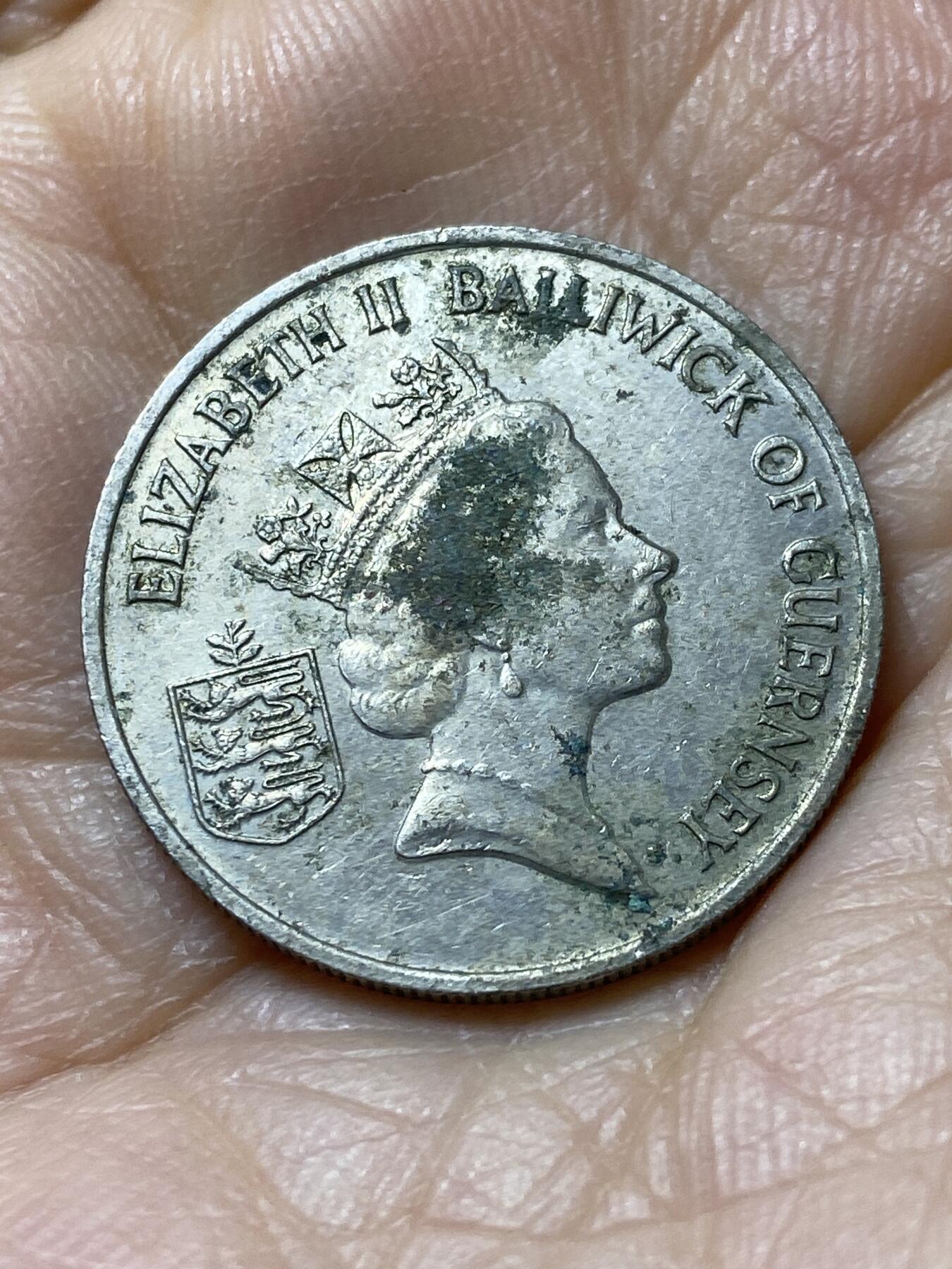 2025年第一百零八场(总第一百三十四场）外国好品散币(免佣金) 英属根西岛🇬🇬1987年5便士(伊丽莎白二世中年高冠，第一版大尺寸版)